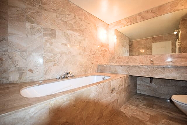 Interior view 4