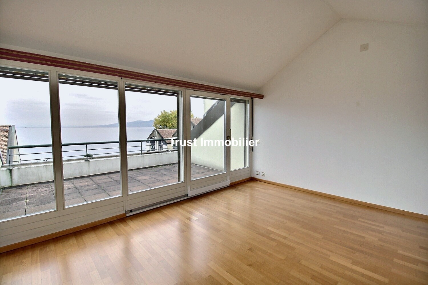 Interior view 9