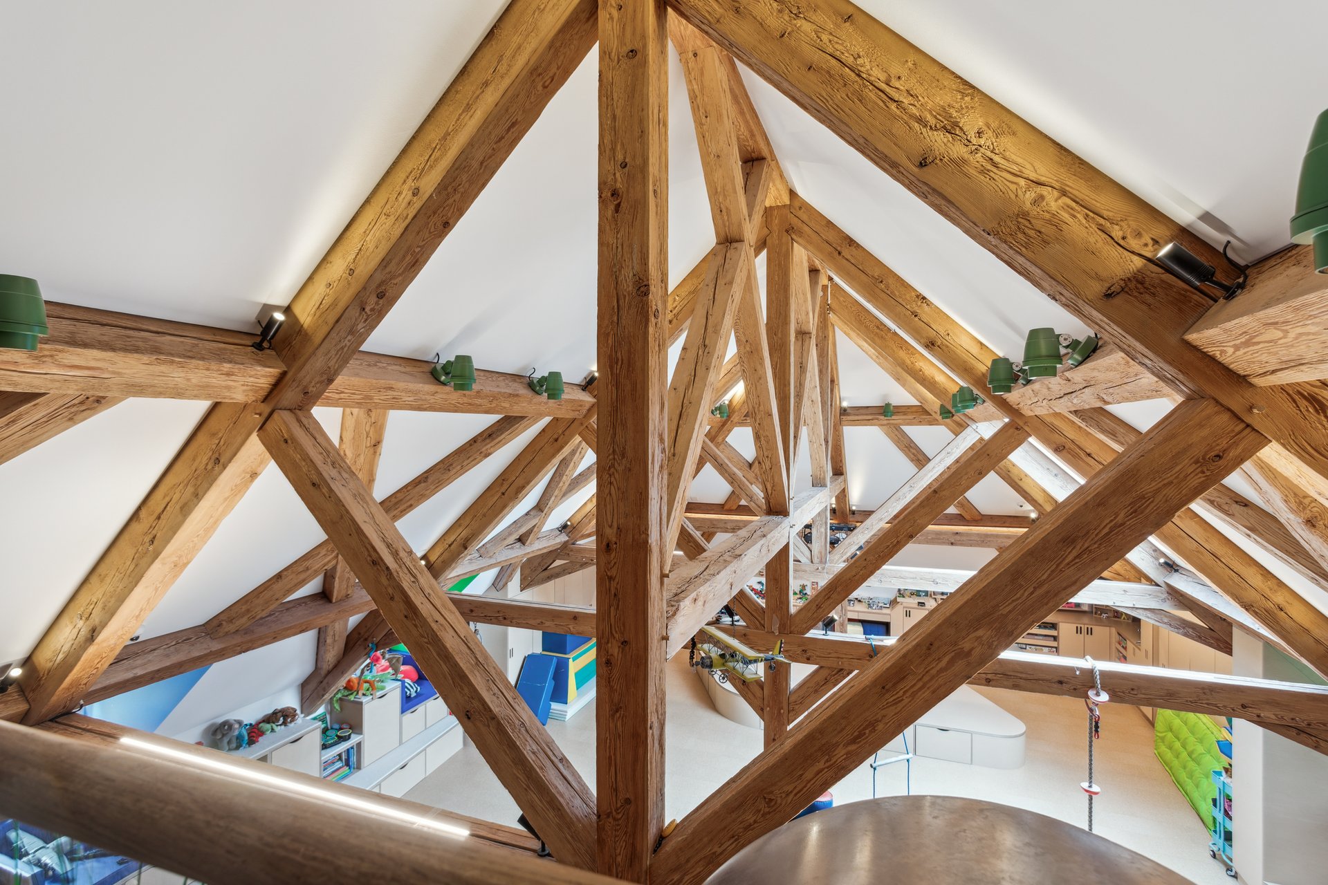 Combles - Poutres apparentes  Combles - Poutres apparentes