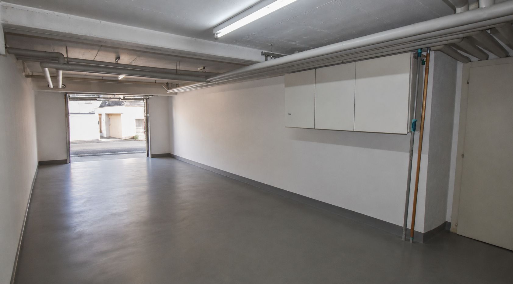 Interior view 24