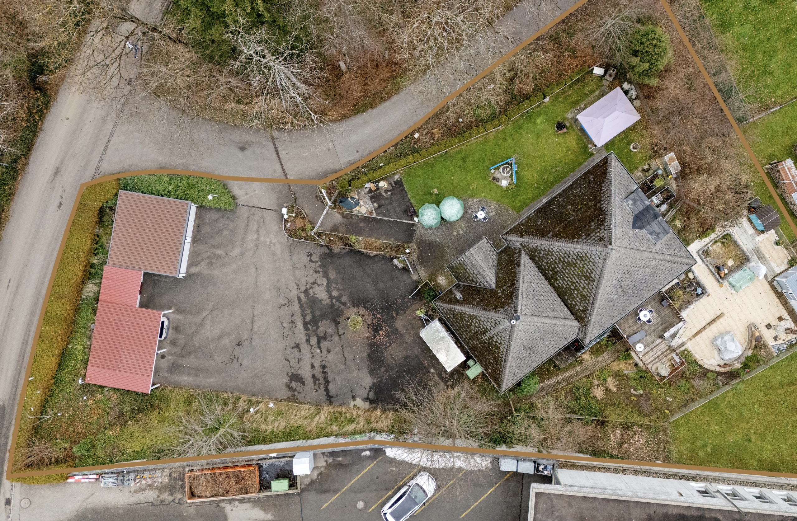 Weite und Ruhe prägen das weitläufige Grundstück Weite und Ruhe prägen das weitläufige Grundstück