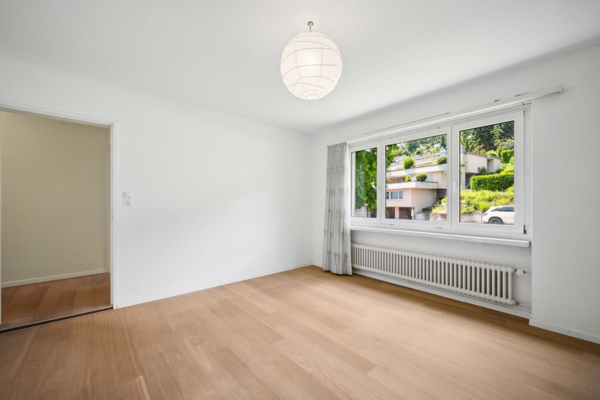 mit grossem Fenster, Ausrichtung nordwestlich mit grossem Fenster, Ausrichtung nordwestlich