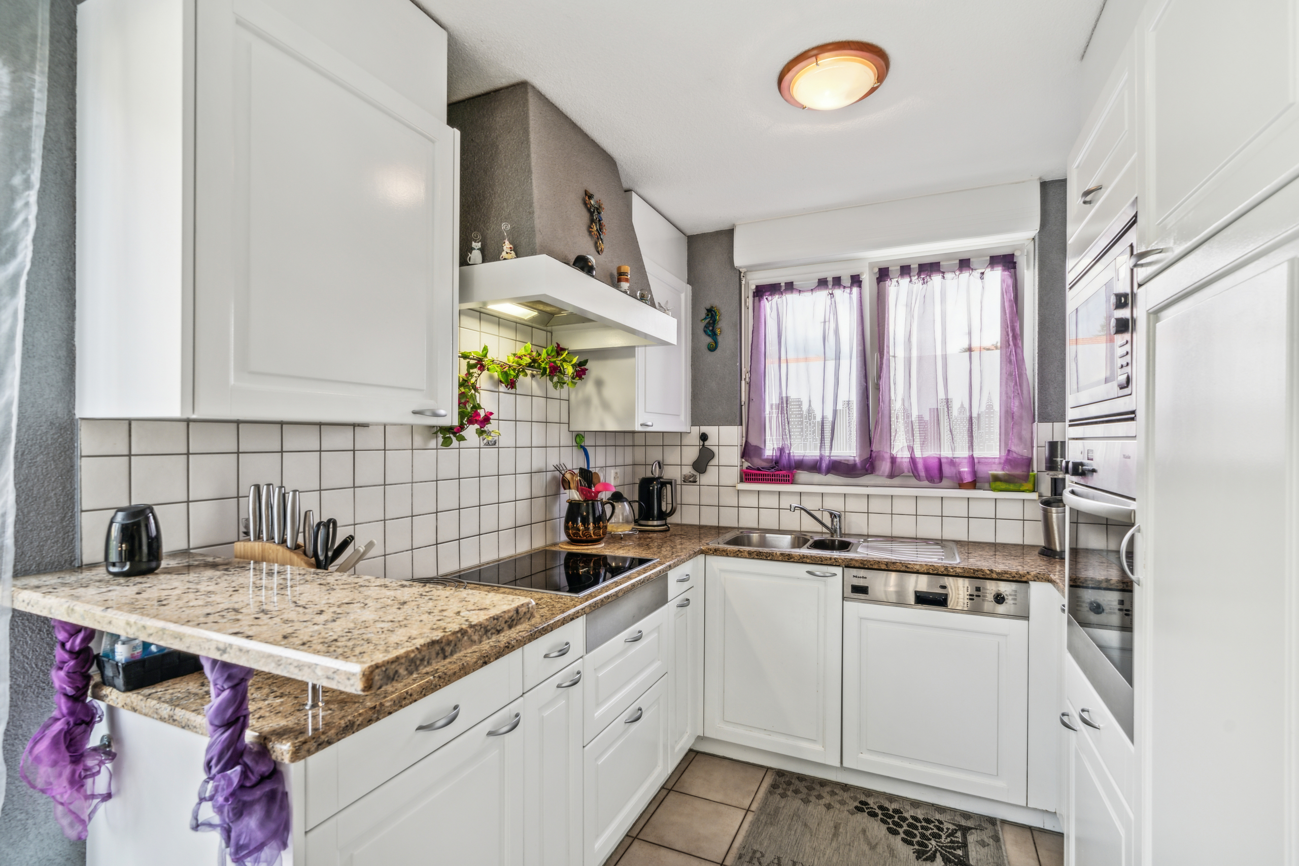 Vollständig ausgestattete Küche