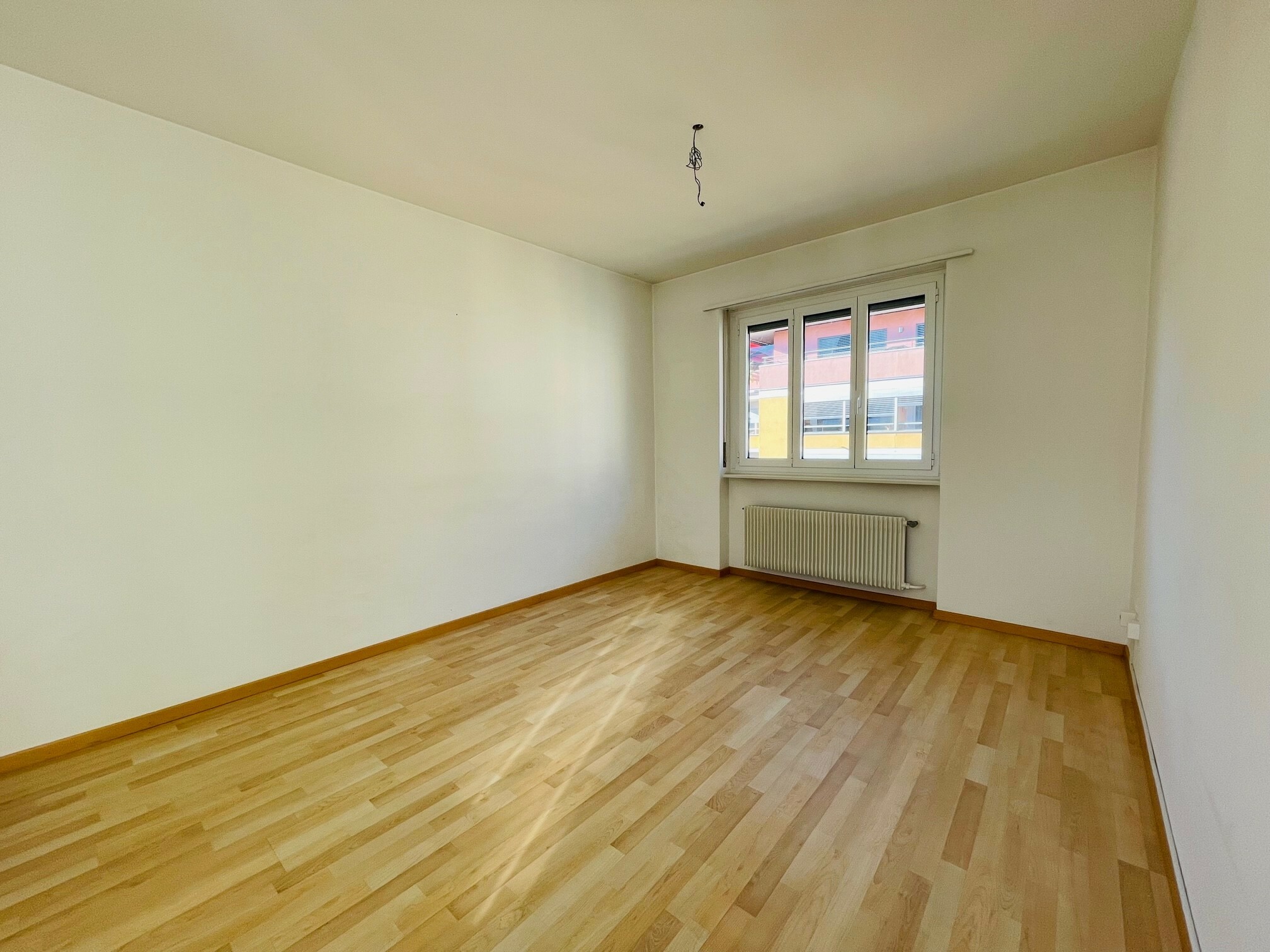 3.OG 4-Zimmer Wohnung Via Gottardo 54 Zimmer 3 3.OG 4-Zimmer Wohnung Via Gottardo 54 Zimmer 3