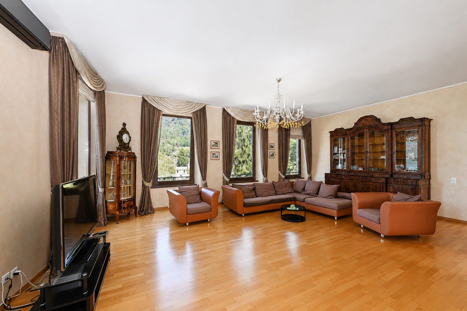 Interior view 4