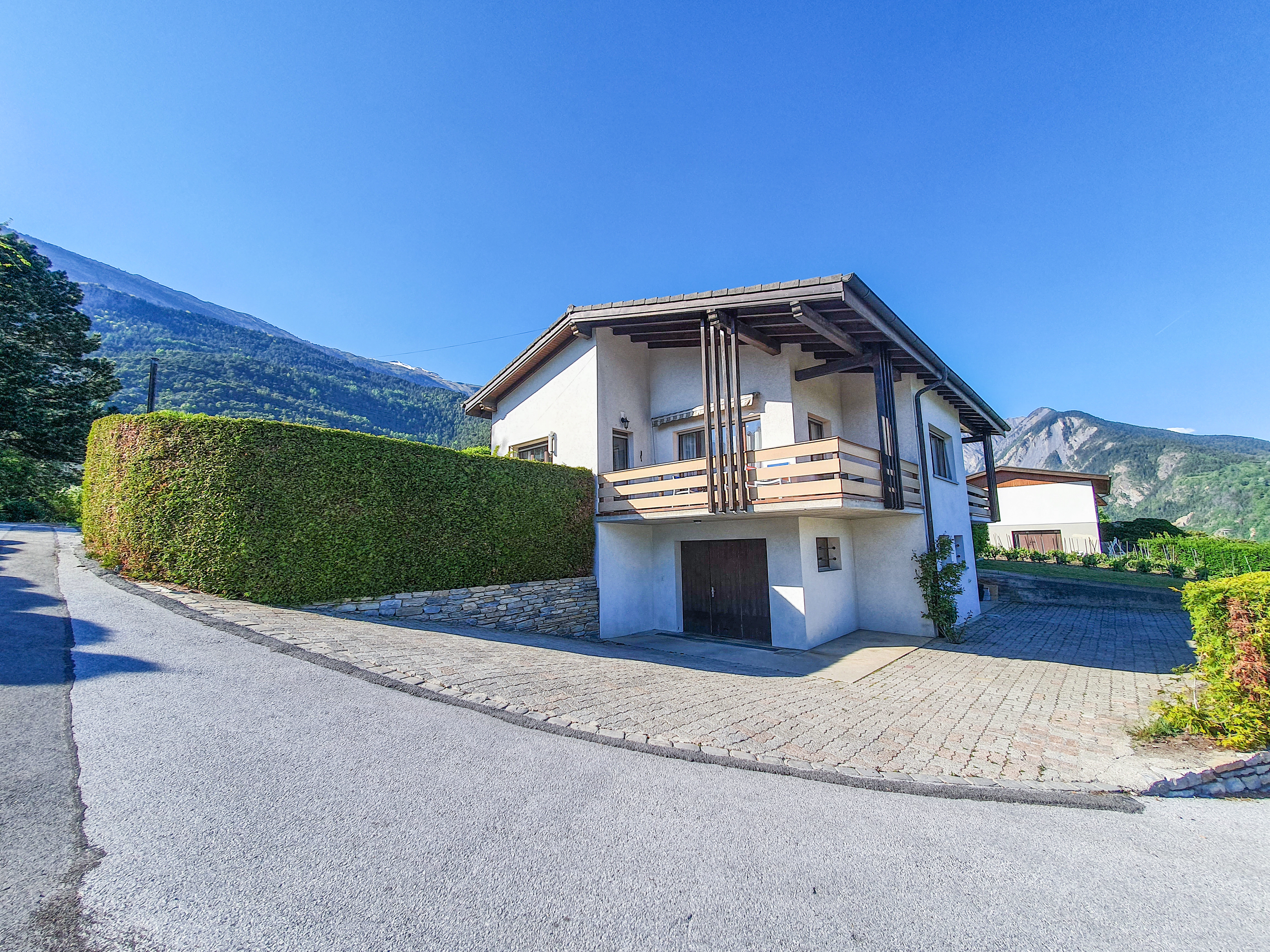 Façade + aménagements extérieurs