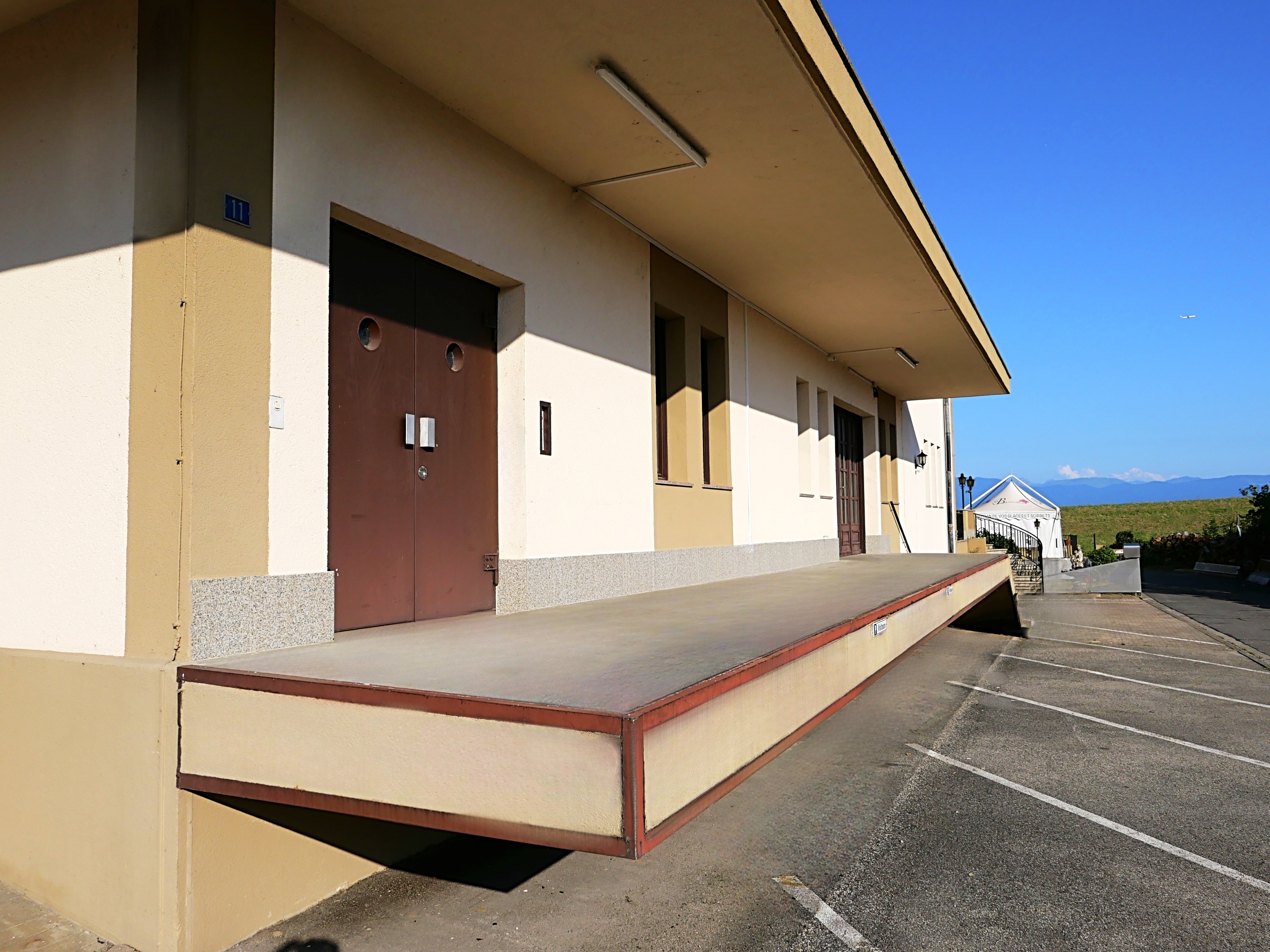 Photo 8