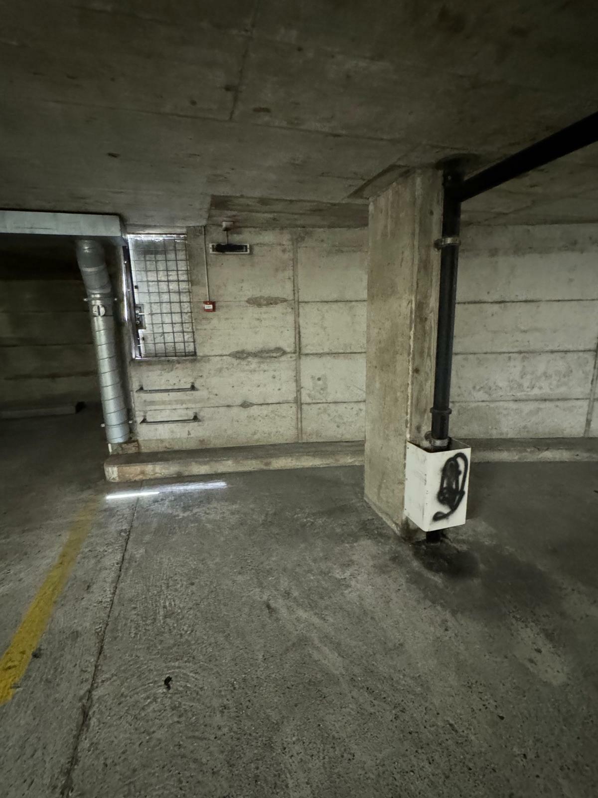 Place moto 9M au 5ème sous-sol