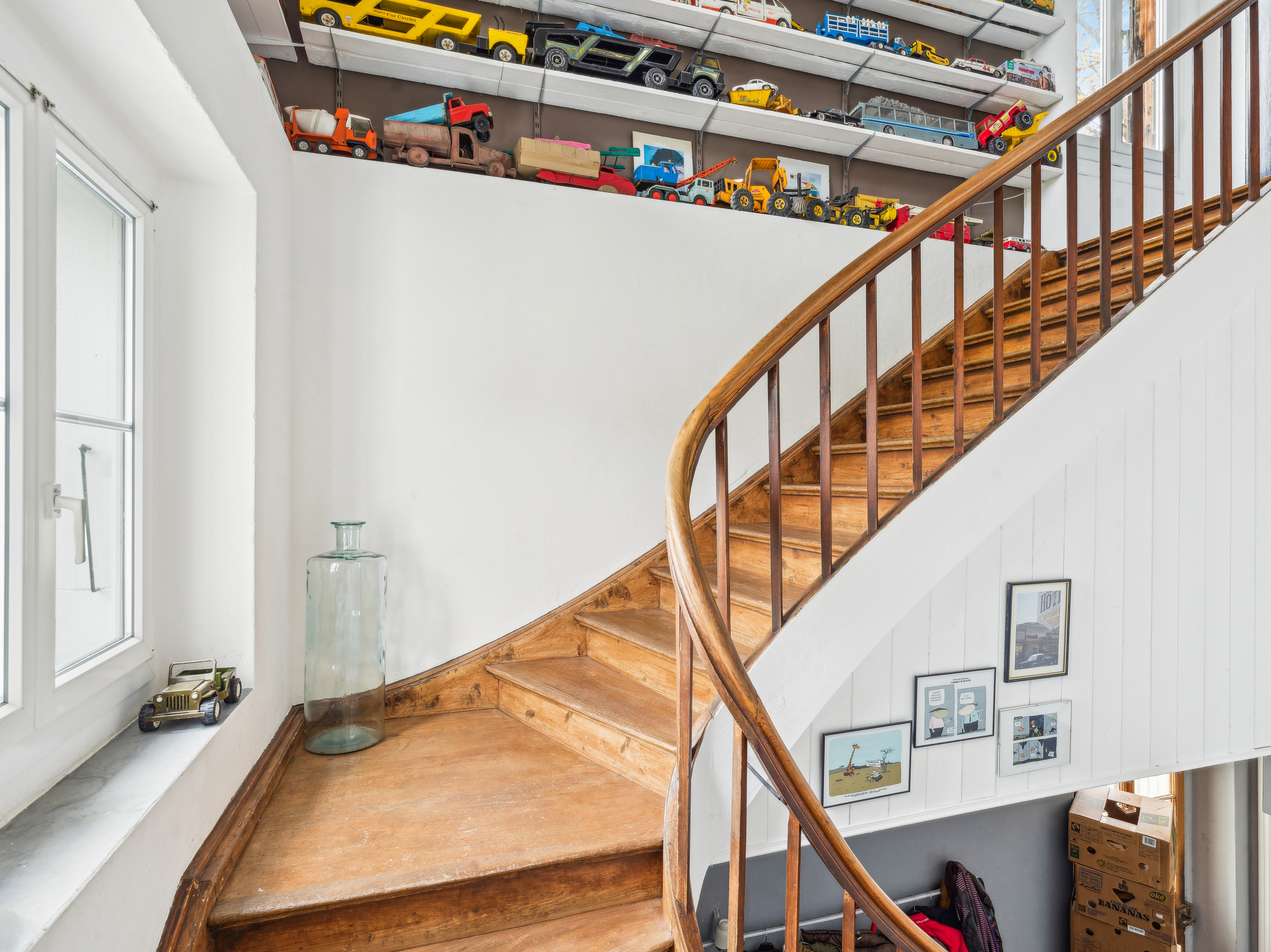 Escalier de distribution de l'étage