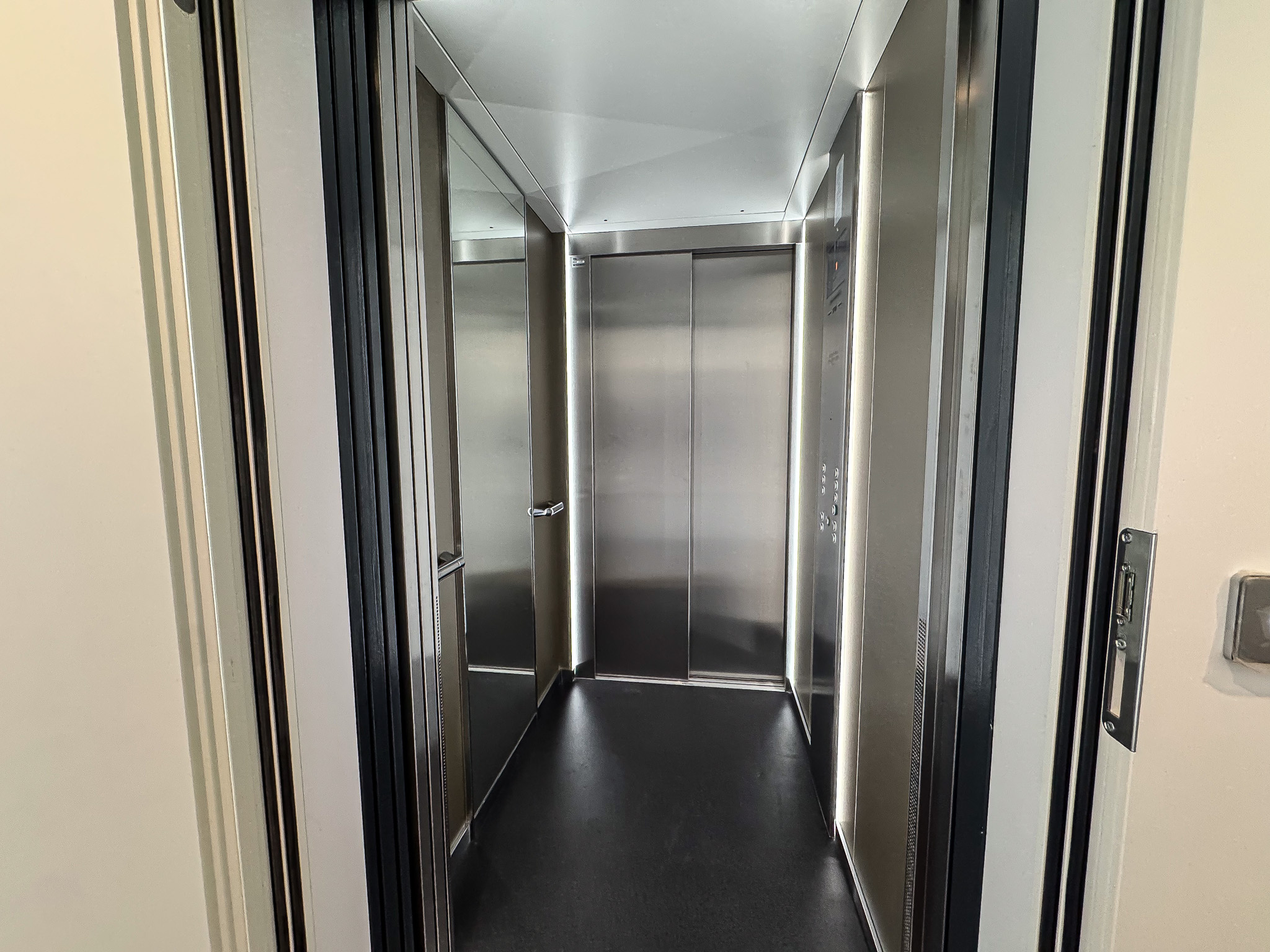Lift mit direktem Wohnungszugang Lift mit direktem Wohnungszugang