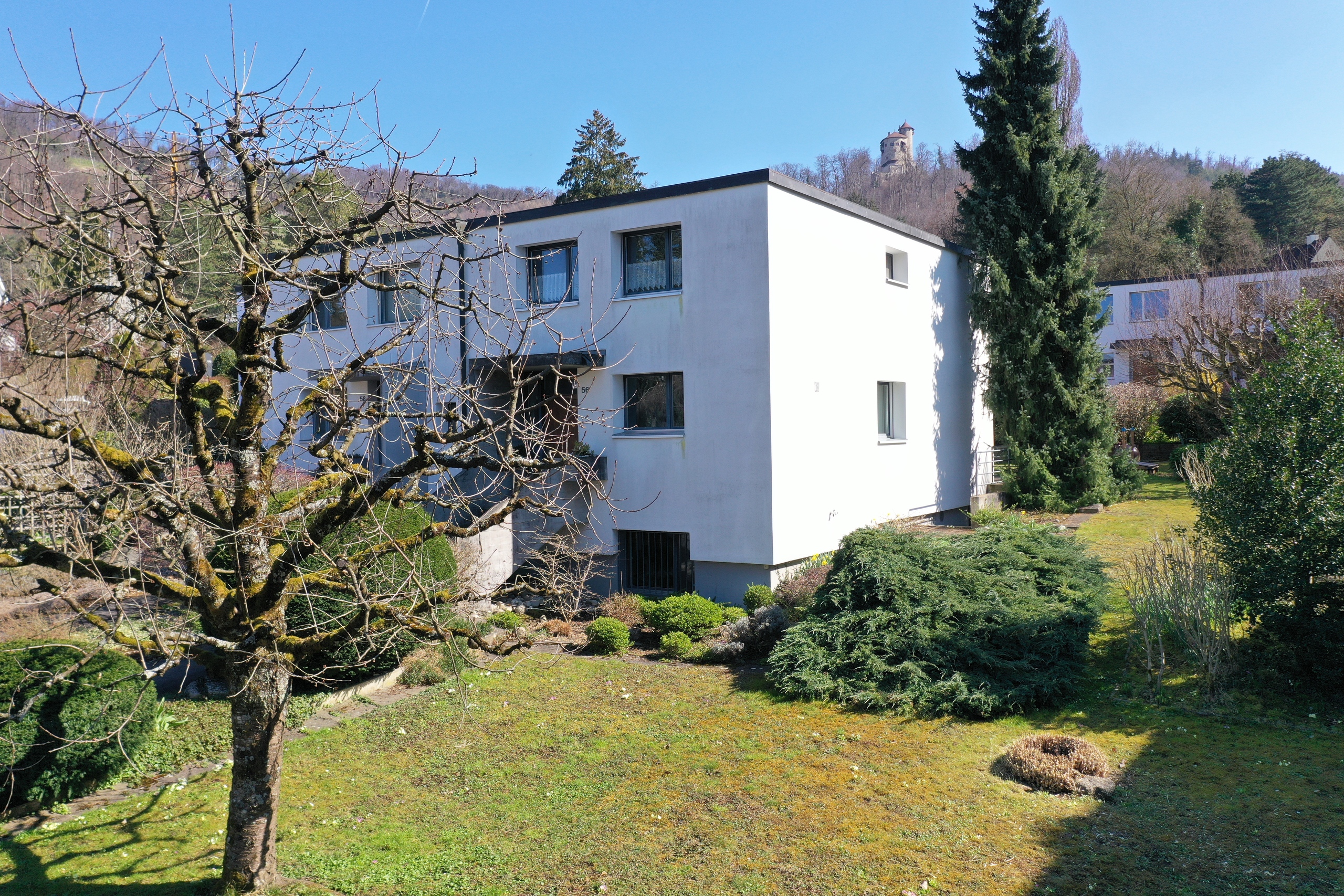 Hausansicht Strassenseite (West-Süd)