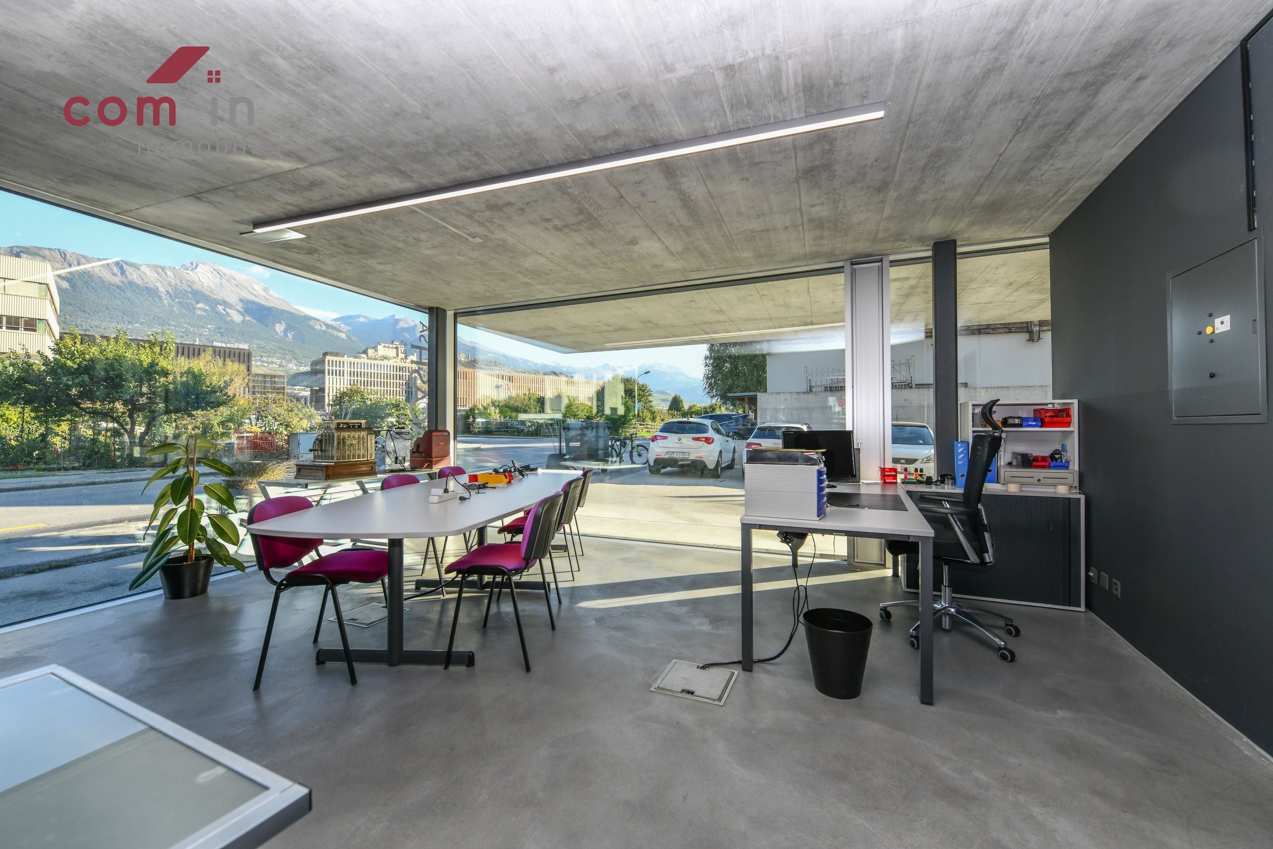 espace conférence ou grand bureau indépendant