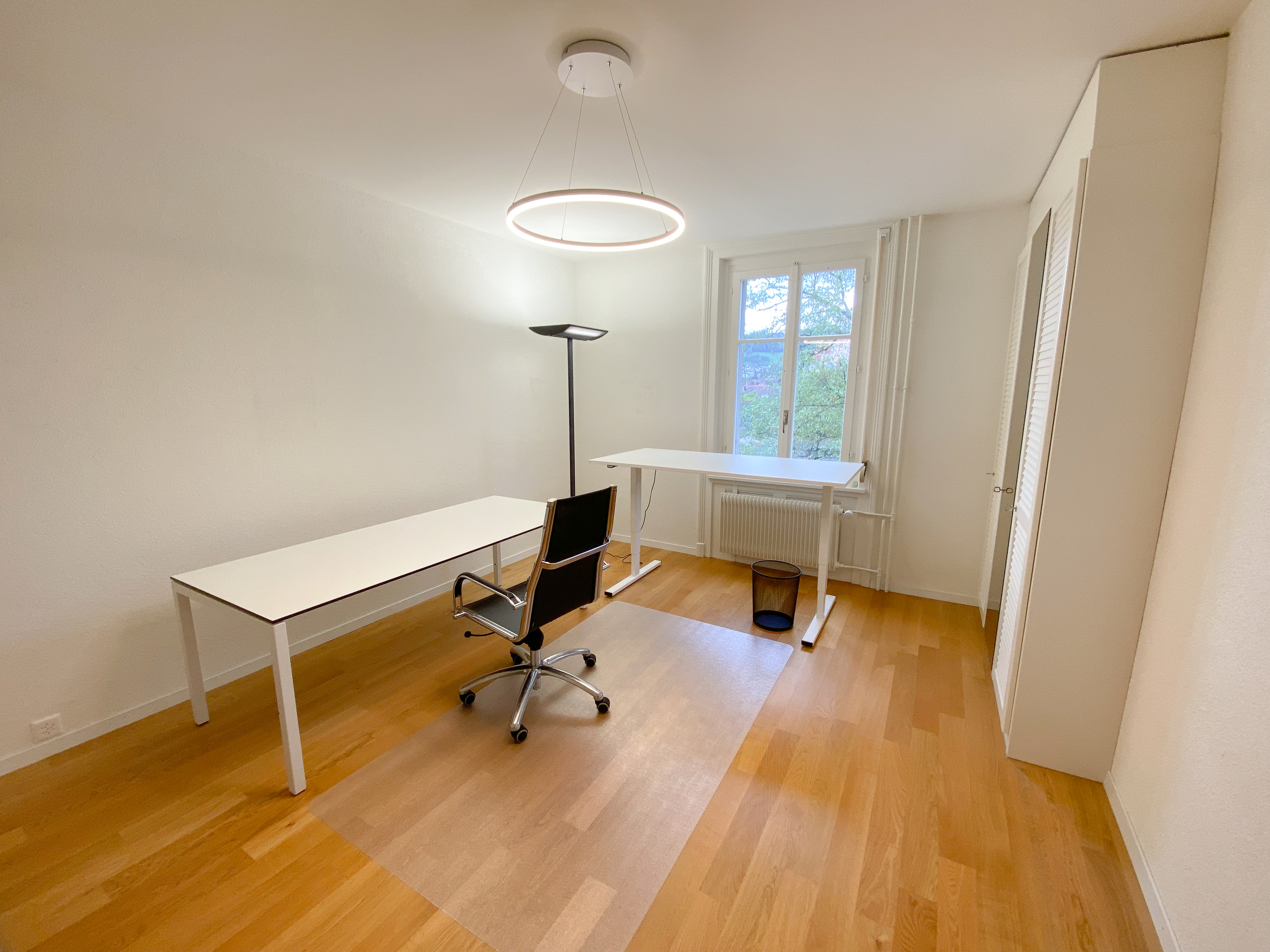 Büro mit Stehpult (ca. 14 m2)