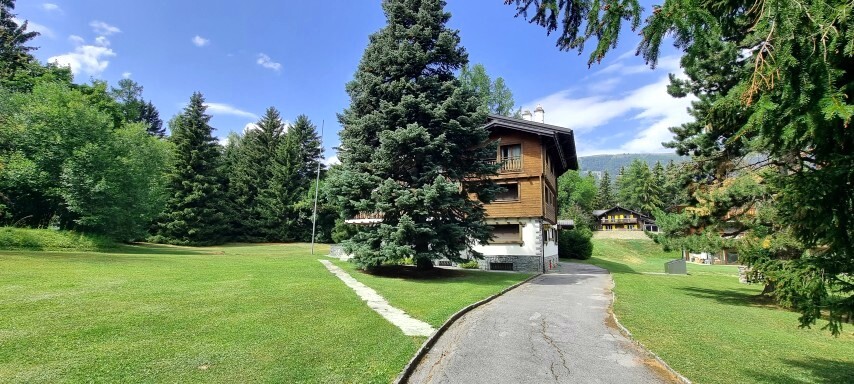 Exterior view 2