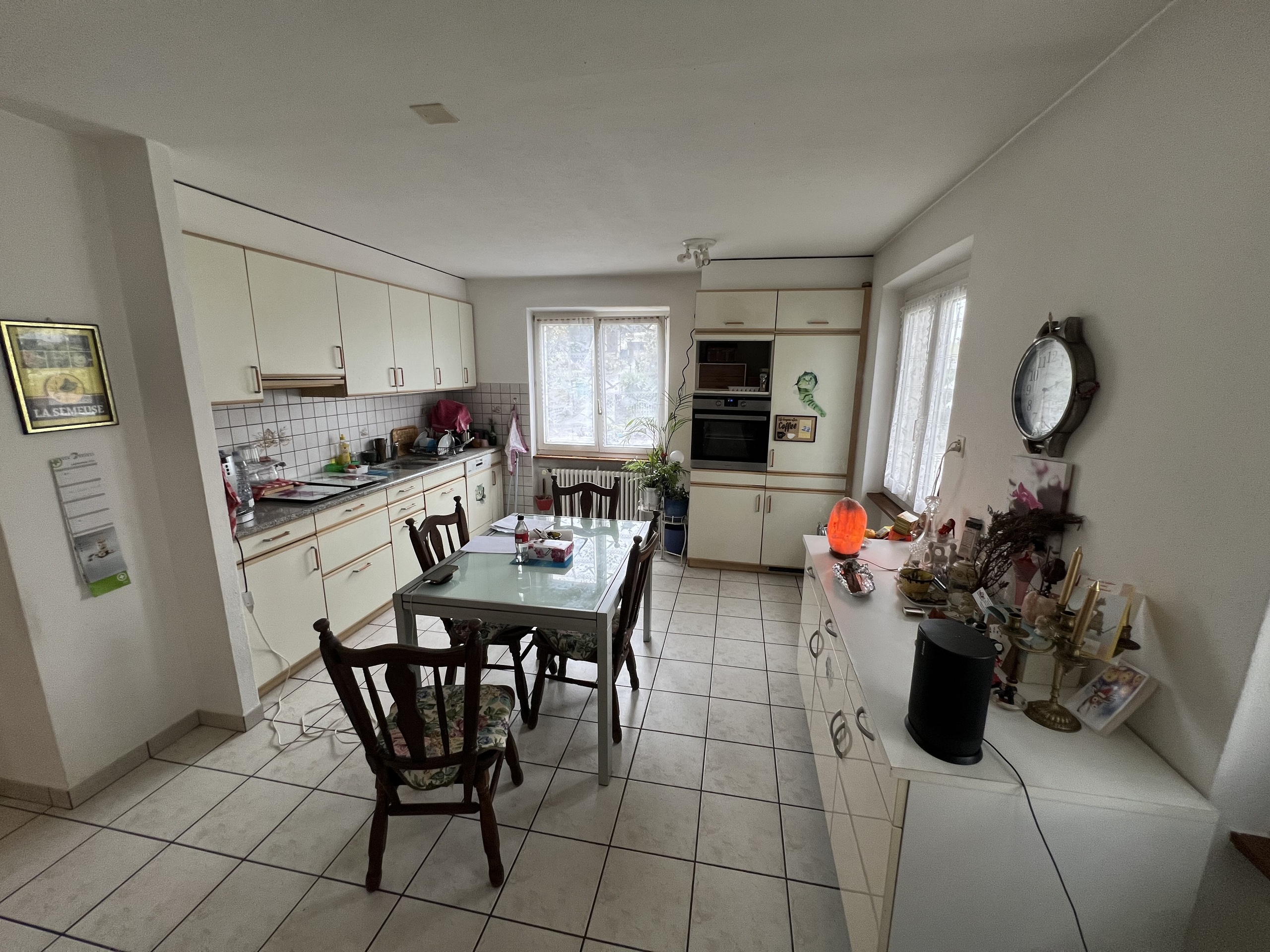 Eat-in kitchen Eat-in kitchen