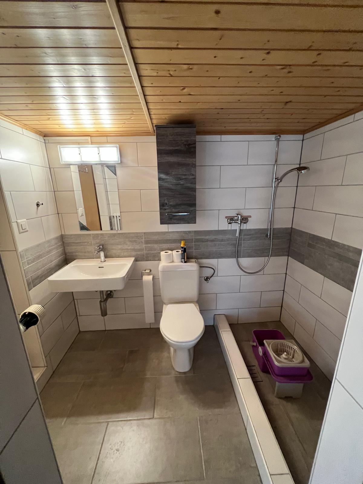 Salle de douche-WC rez
