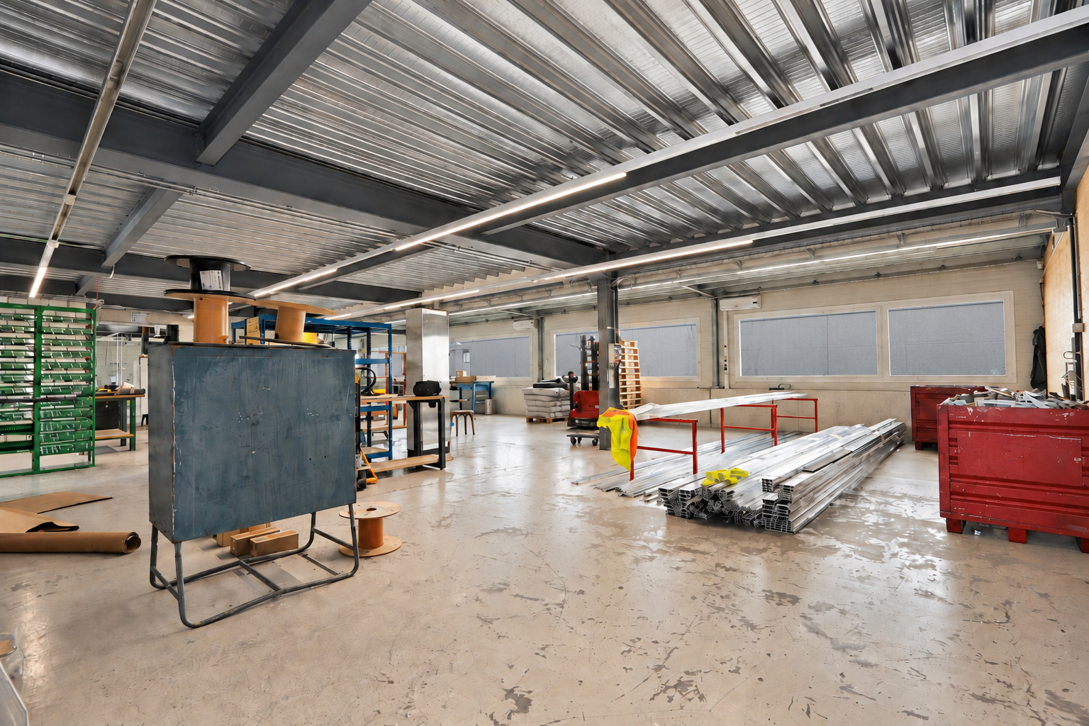 Rez-de-chaussée : hall industriel, salle A Rez-de-chaussée : hall industriel, salle A