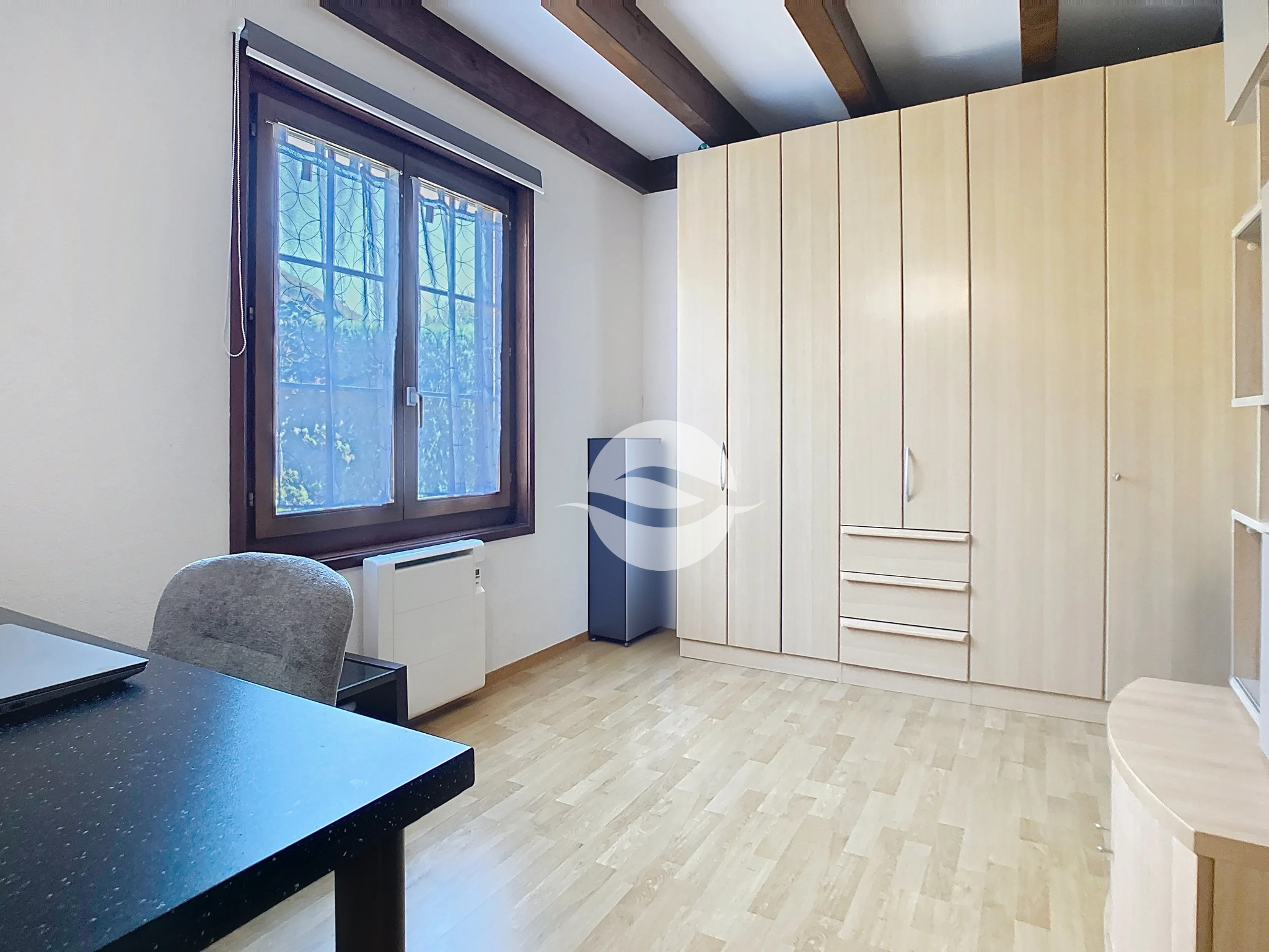 Pièce aménagée en bureau