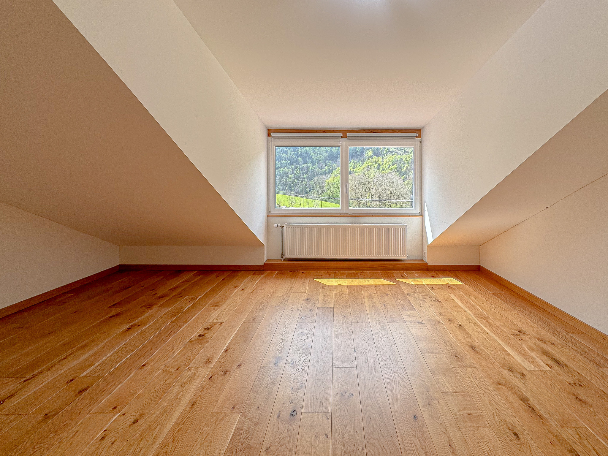 Duplex de 6 pces  - chambre no 4 dans les combles Duplex de 6 pces  - chambre no 4 dans les combles