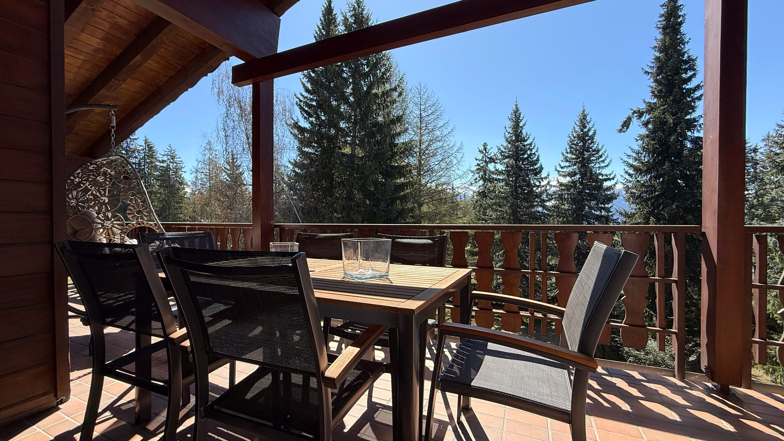 South balcony - Outdoor dining table