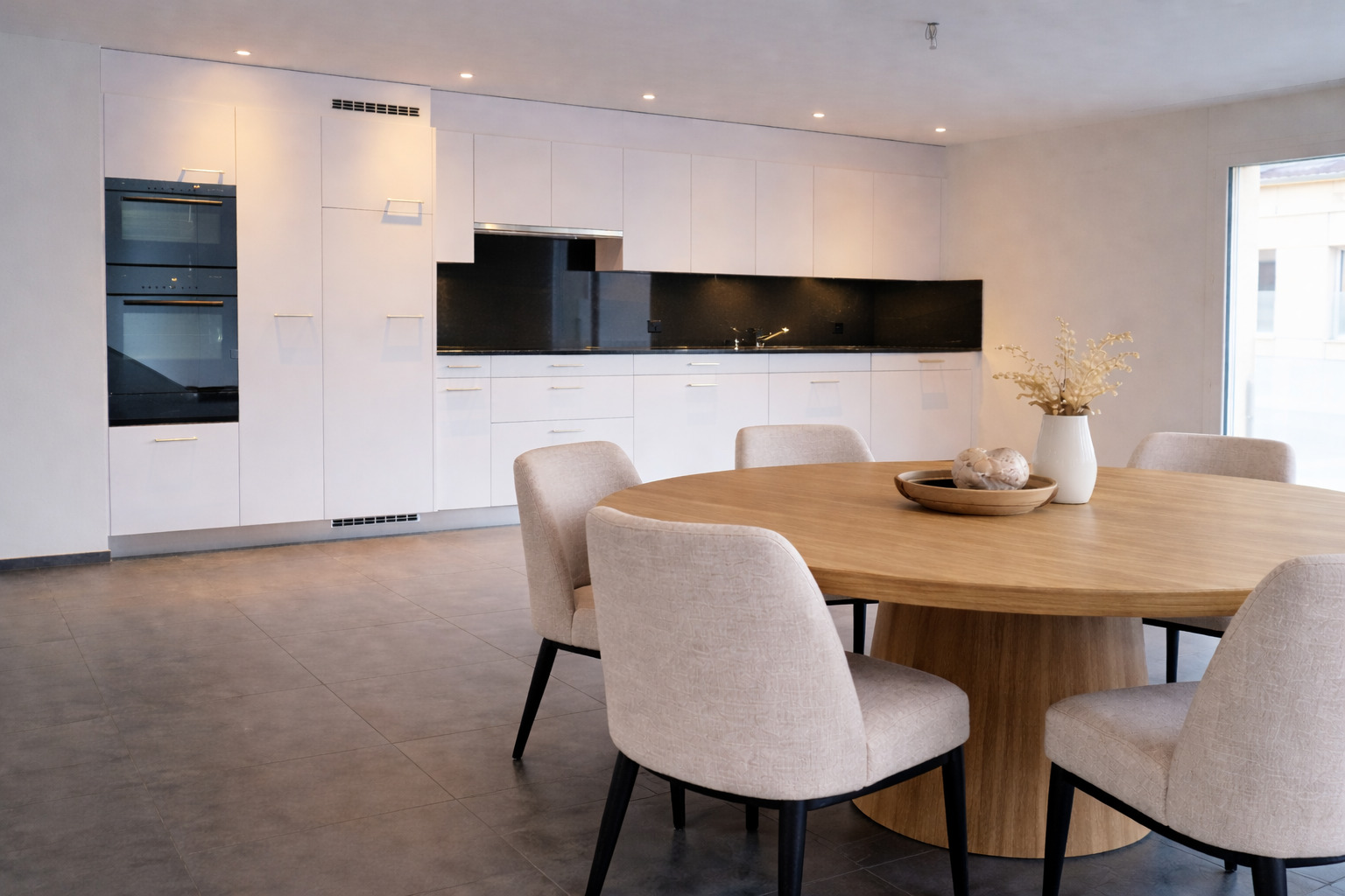 Möblierungsbeispiel (KI generiert) Möblierungsbeispiel (KI generiert)