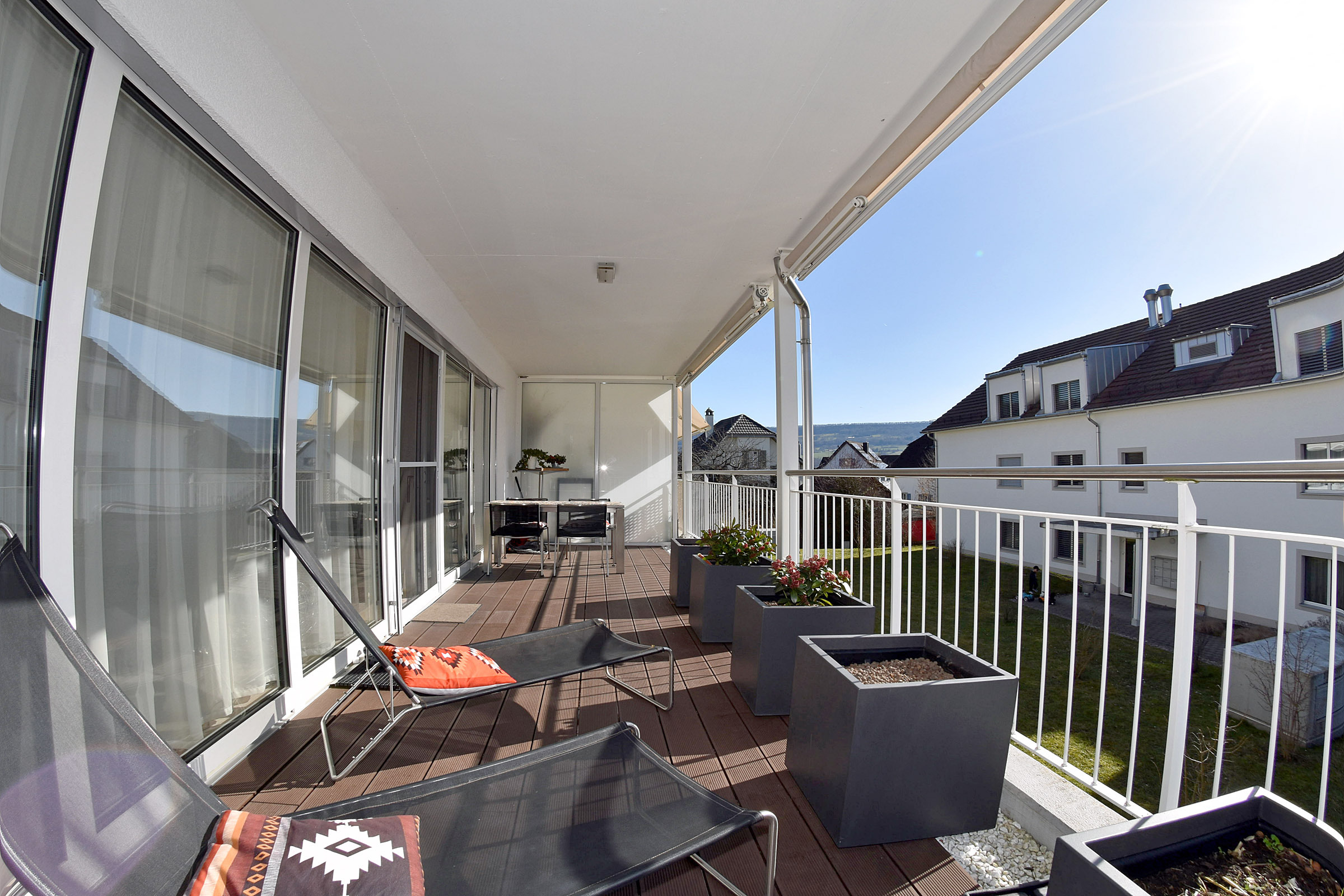 ... hier haben Sie viel Platz zum Essen, Feiern und Chillen