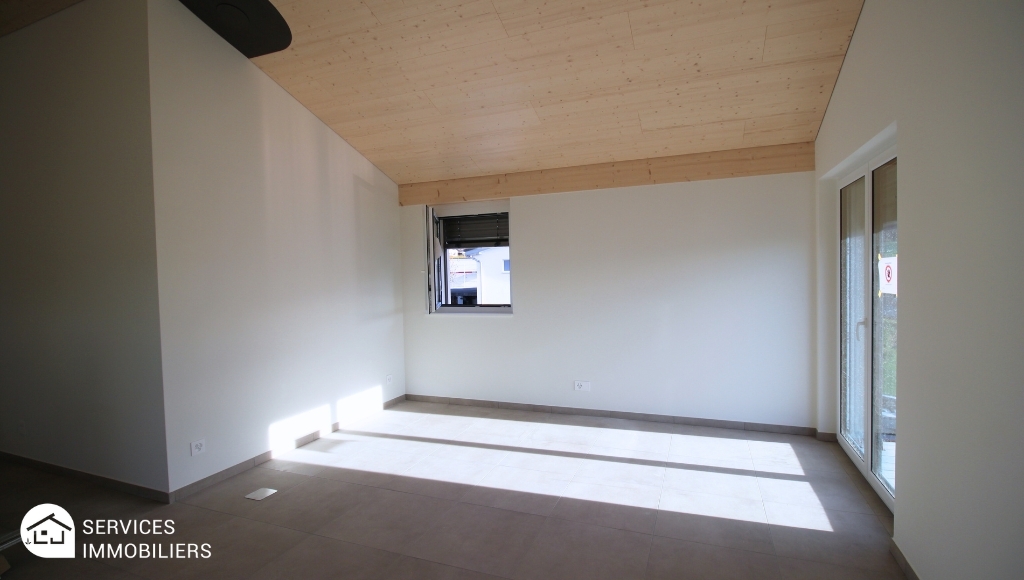 Séjour avec accès terrasse