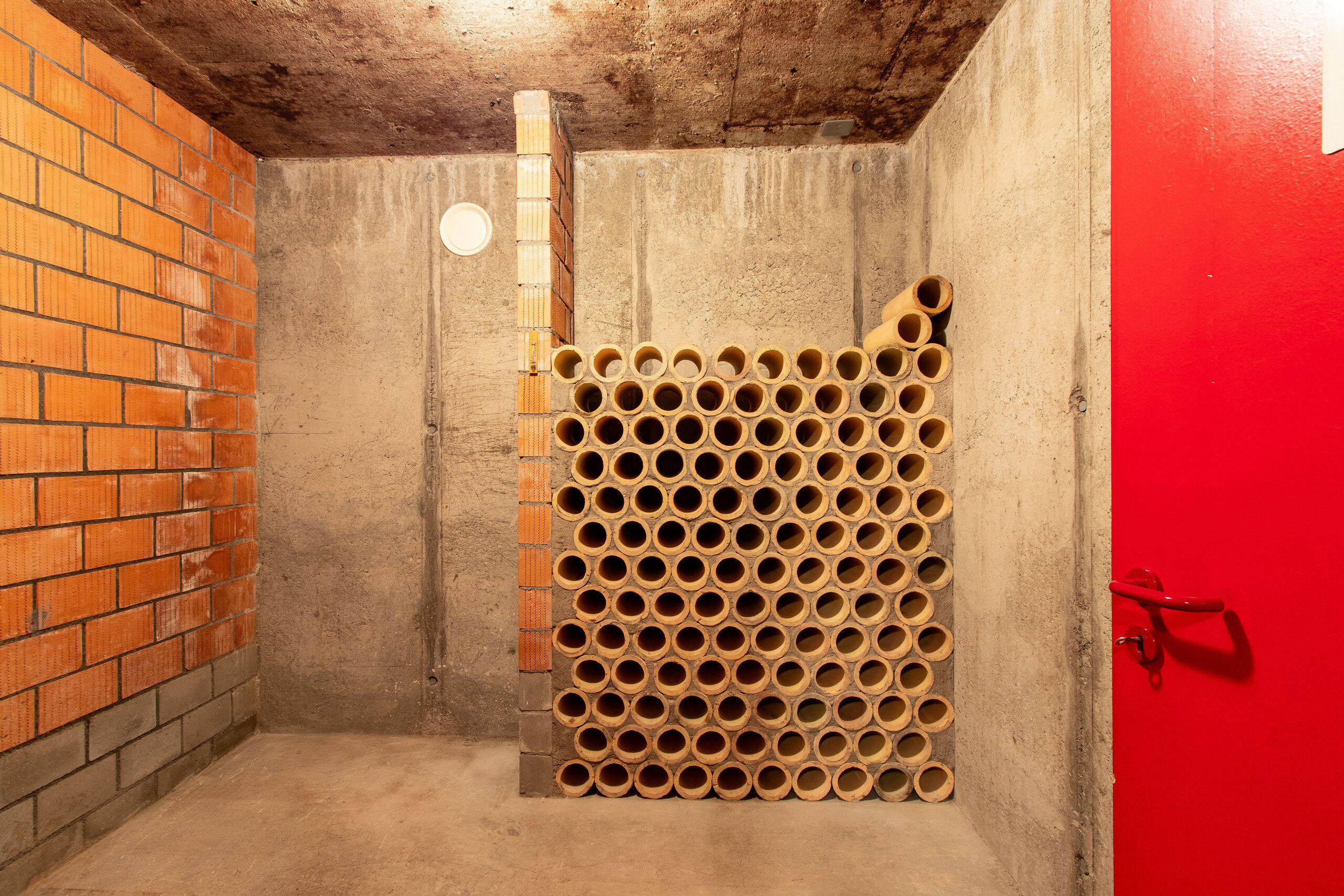 Sous-sol: cave à vin Sous-sol: cave à vin