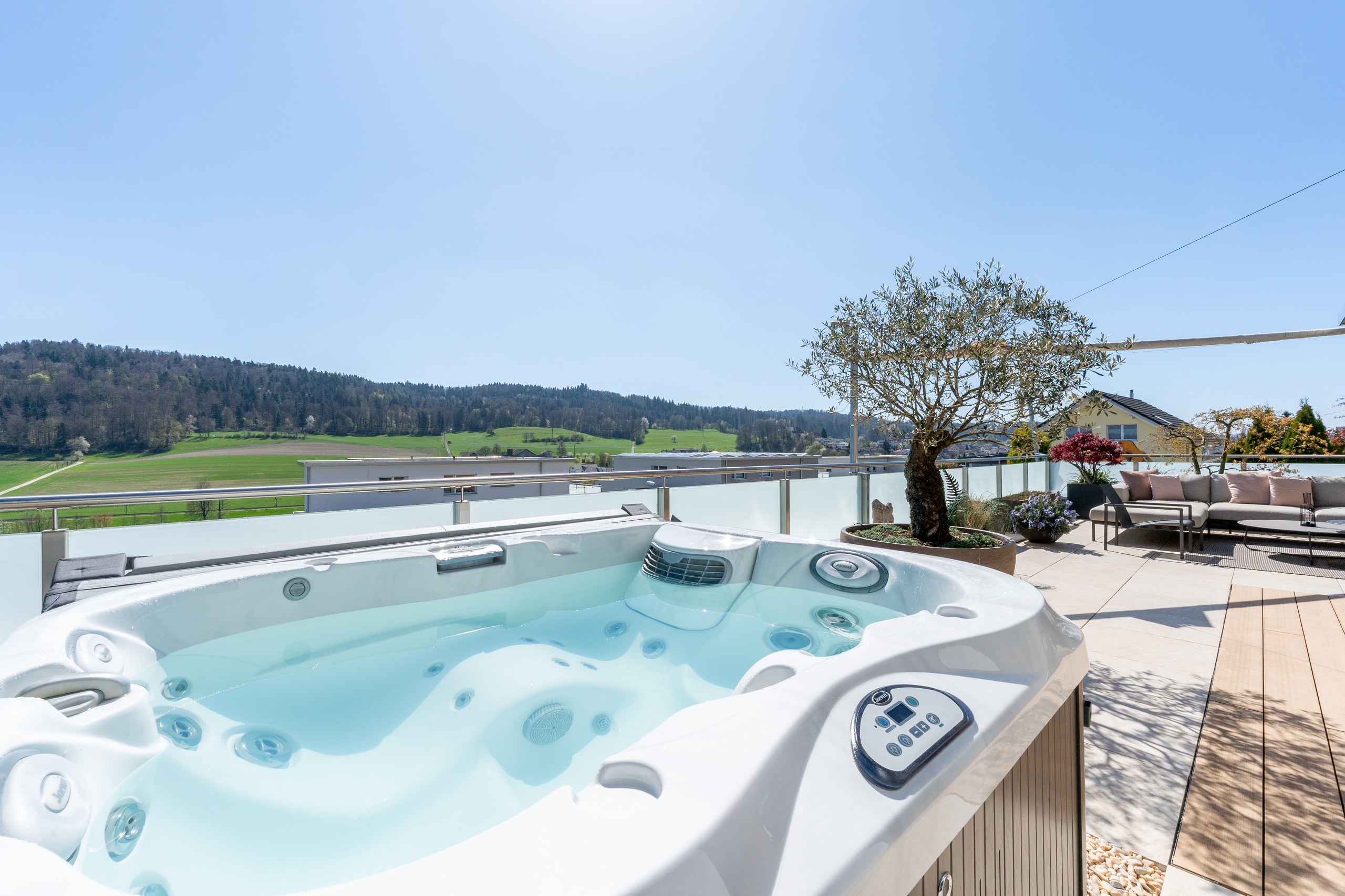 Terrasse mit Whirlpool 