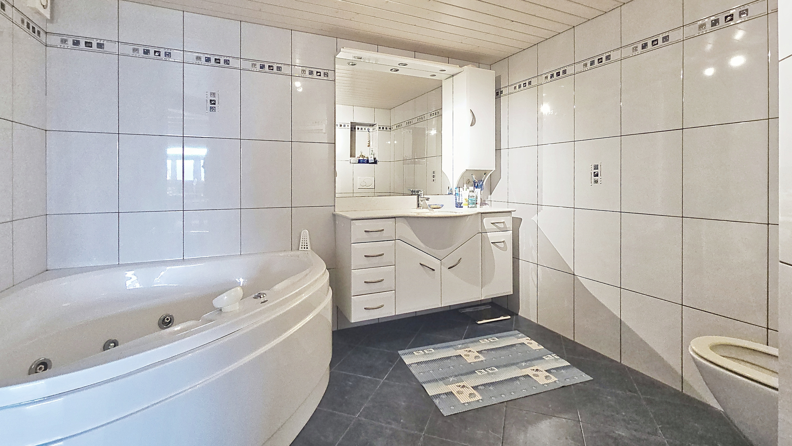 Appartement duplex 4.5 pces 1er étage Appartement duplex 4.5 pces 1er étage