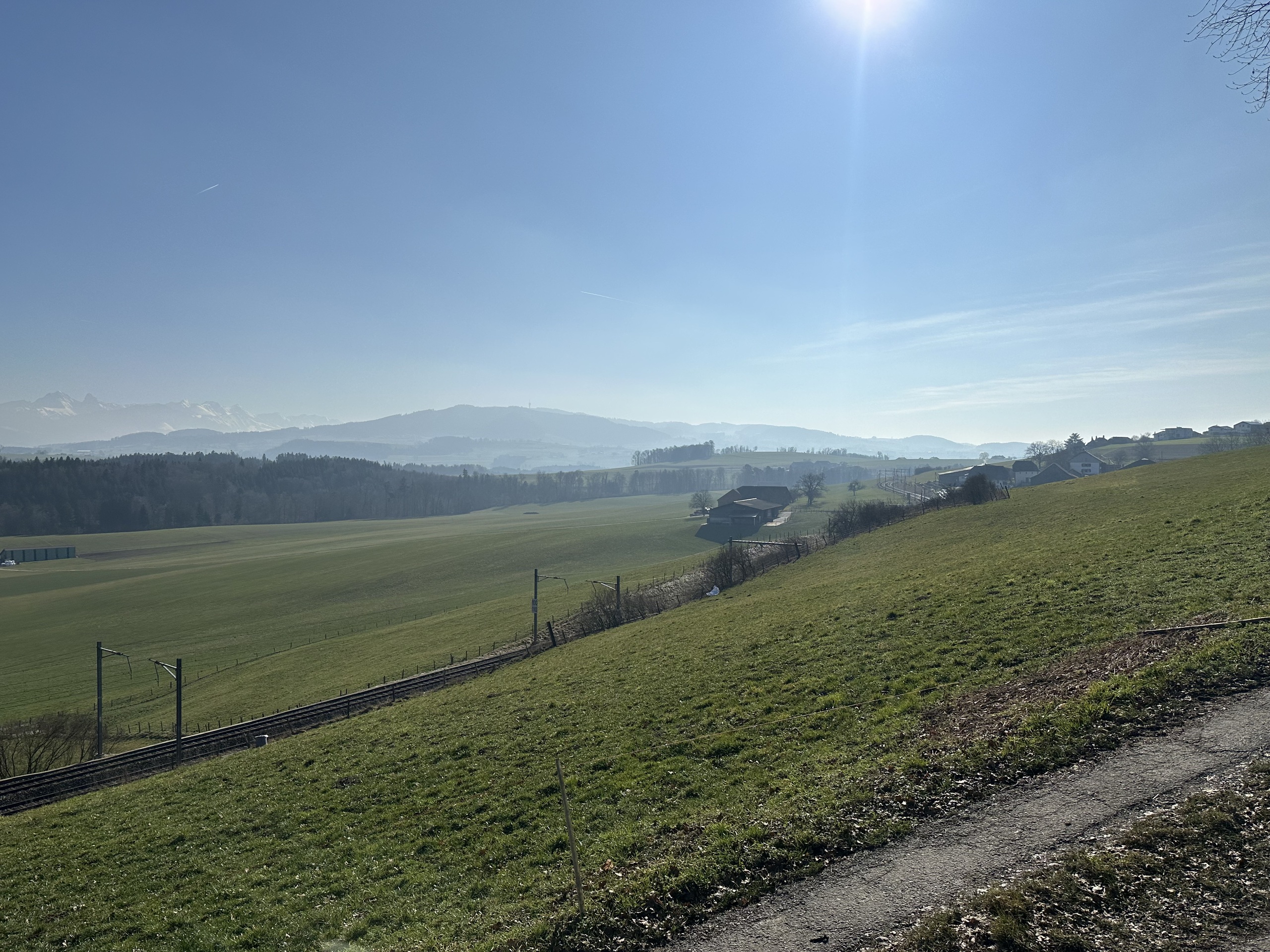 Vue dégagée sur le Gibloux et les Préalpes Vue dégagée sur le Gibloux et les Préalpes