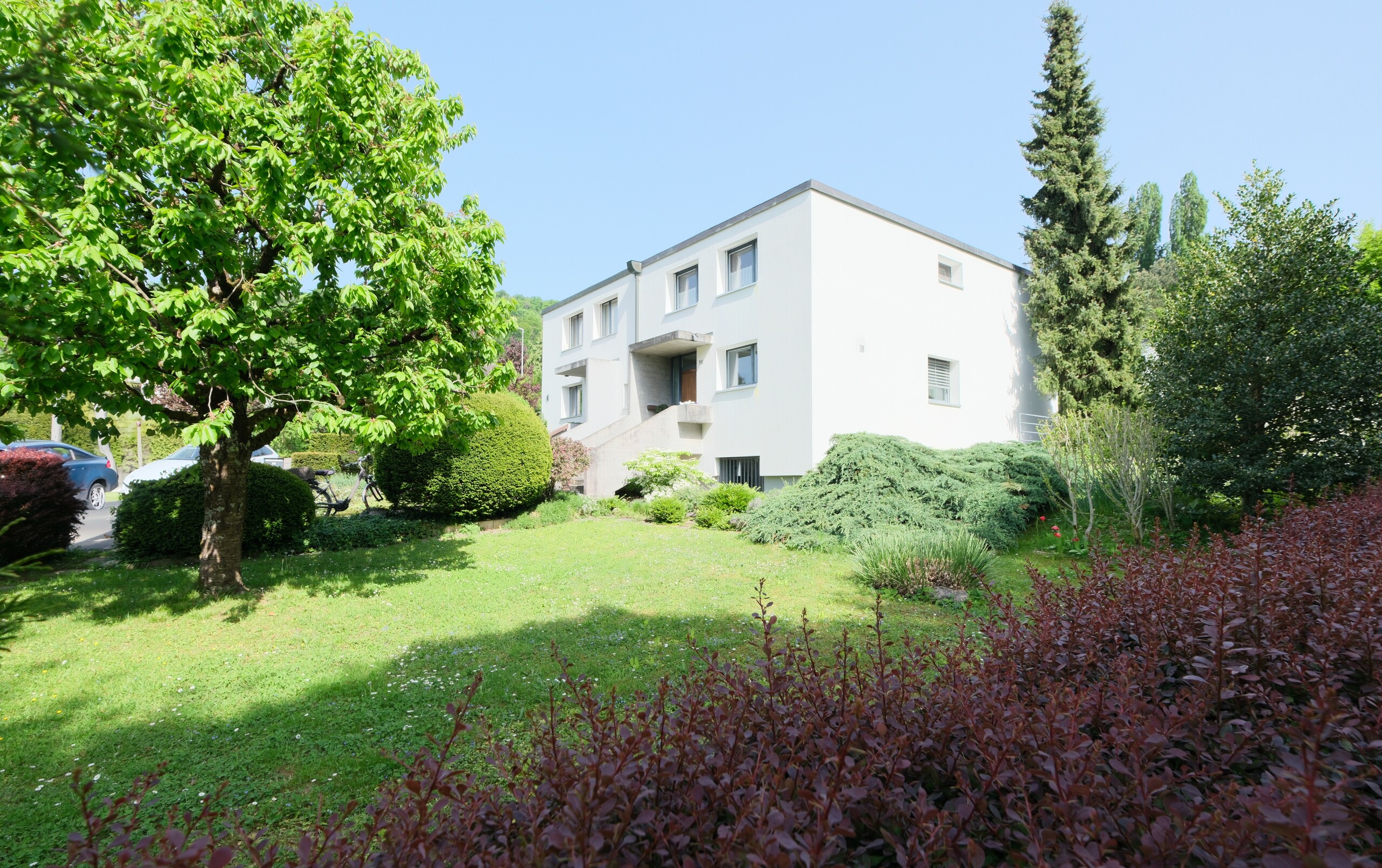 Hausansicht Strassenseite (West-Süd)