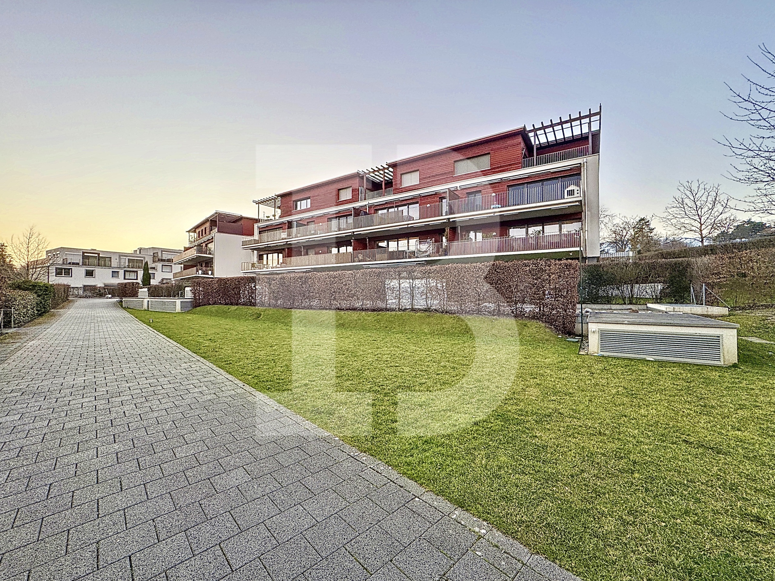 La copropriété et son aire de jeux