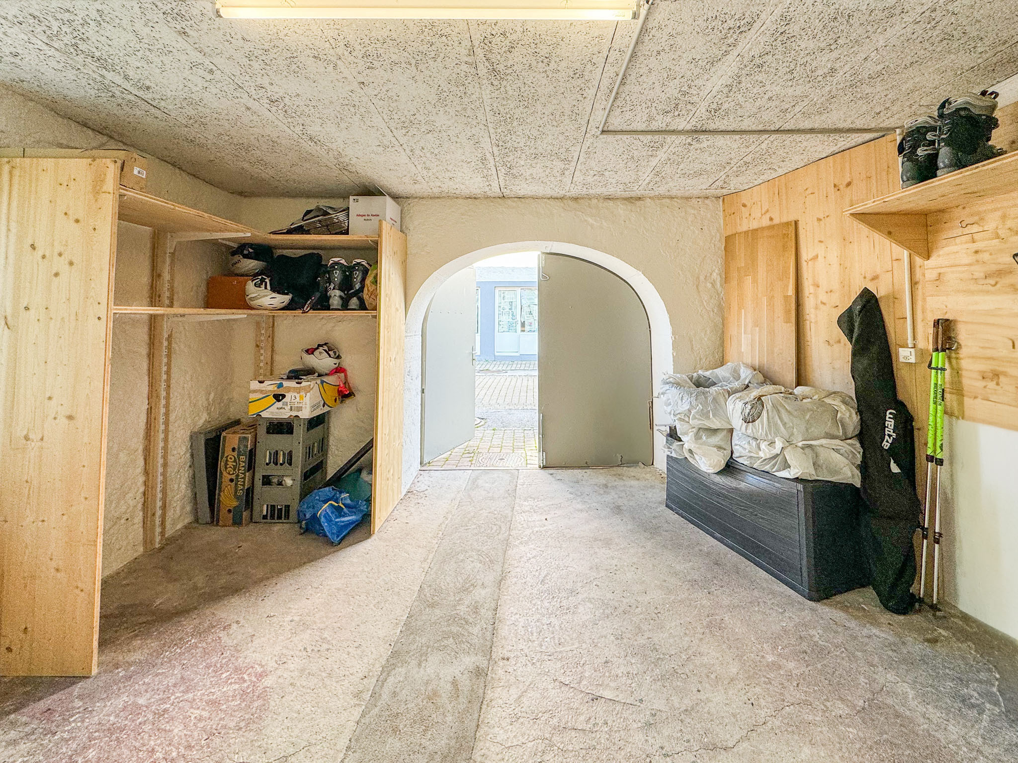 Local au rez à disposition