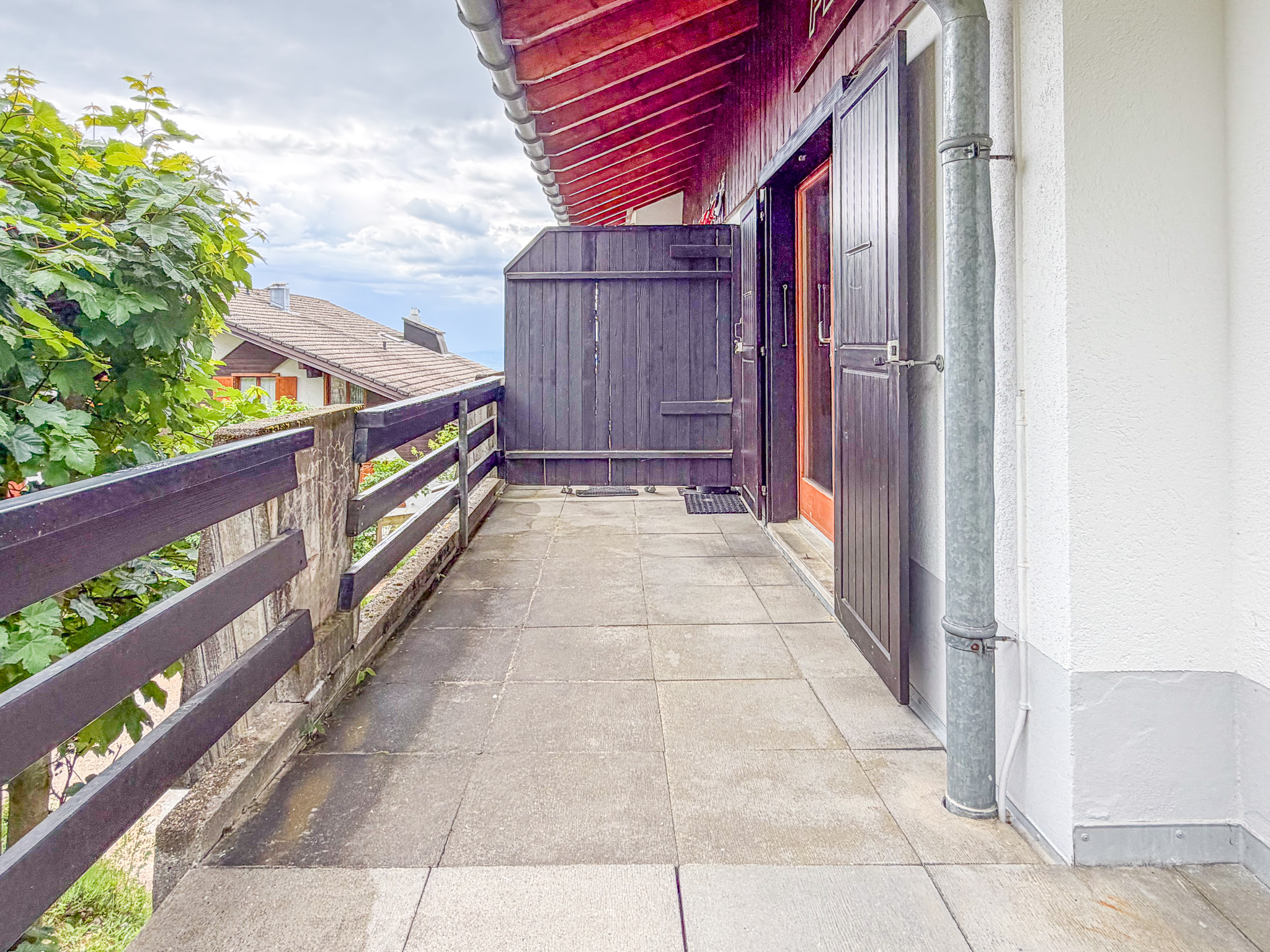 Entrée indépendante / balcon-terrasse