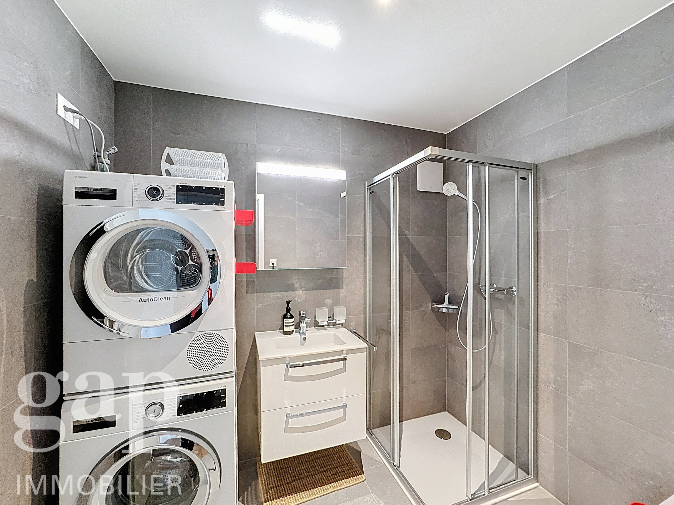 Salle de douche étage principal Salle de douche étage principal