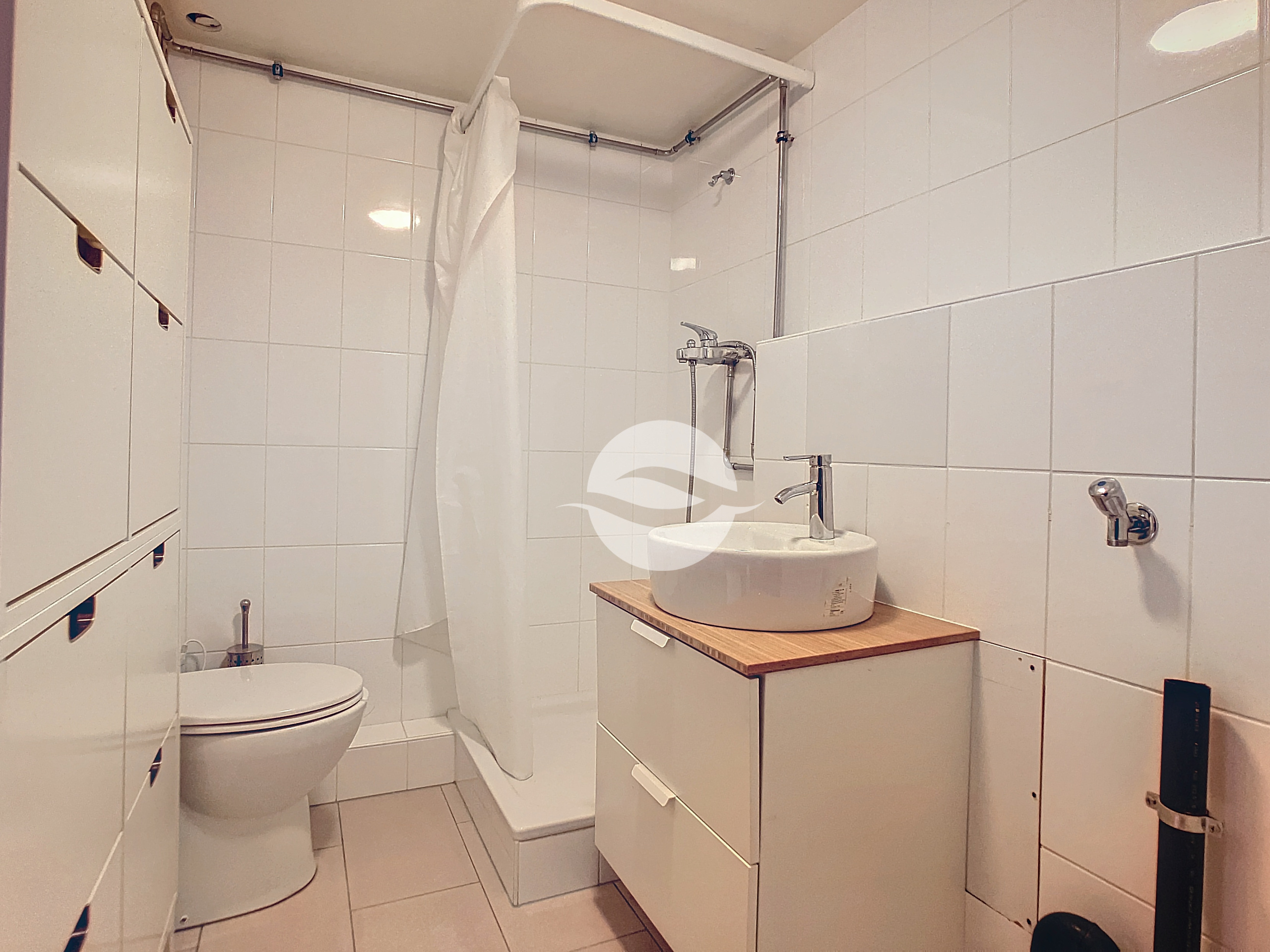 Salle de douche-buanderie sur le palier