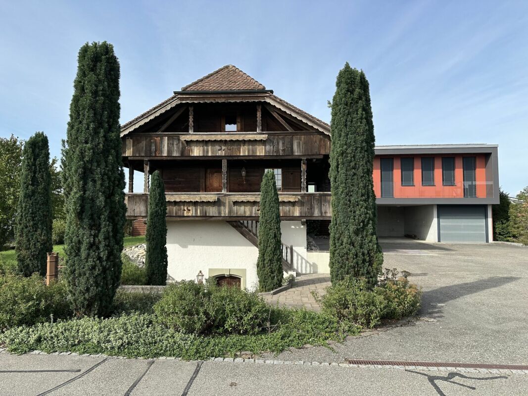 Wunderschöner, sanierter Spycher mit modernem Anbau; Ansicht Ost