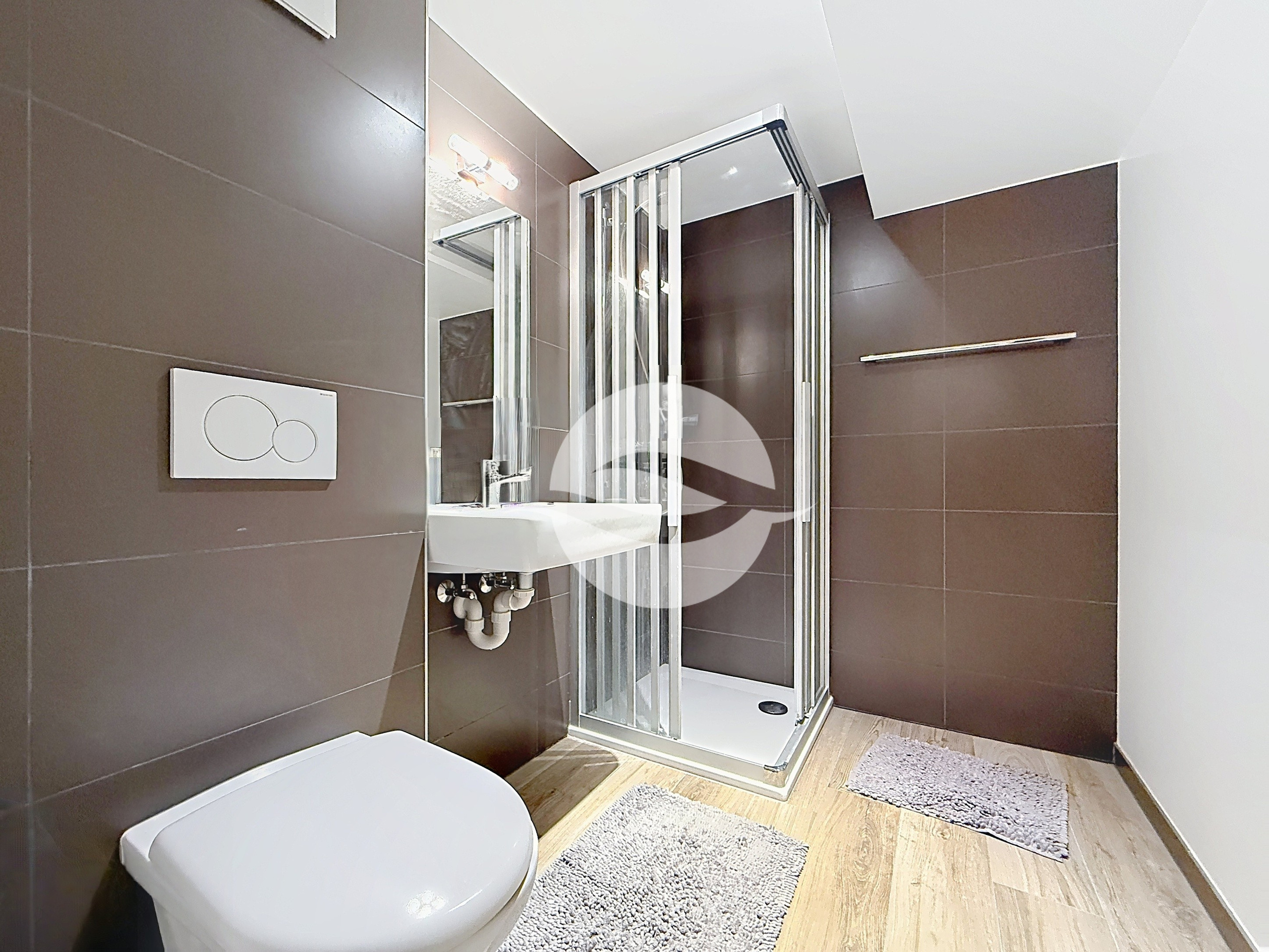 Rez inférieur : 2 ème Salle de douche 