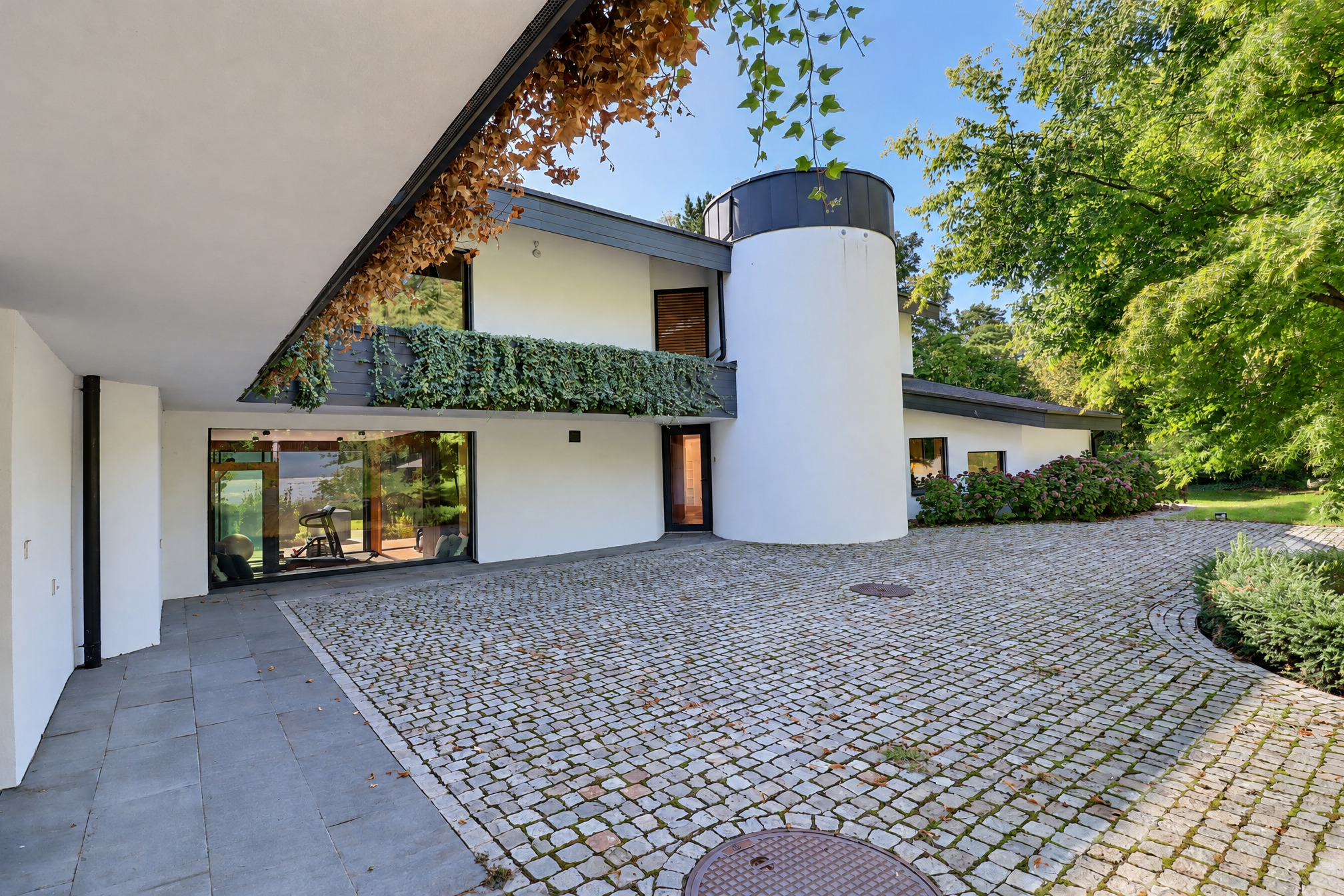 Exterior view 7