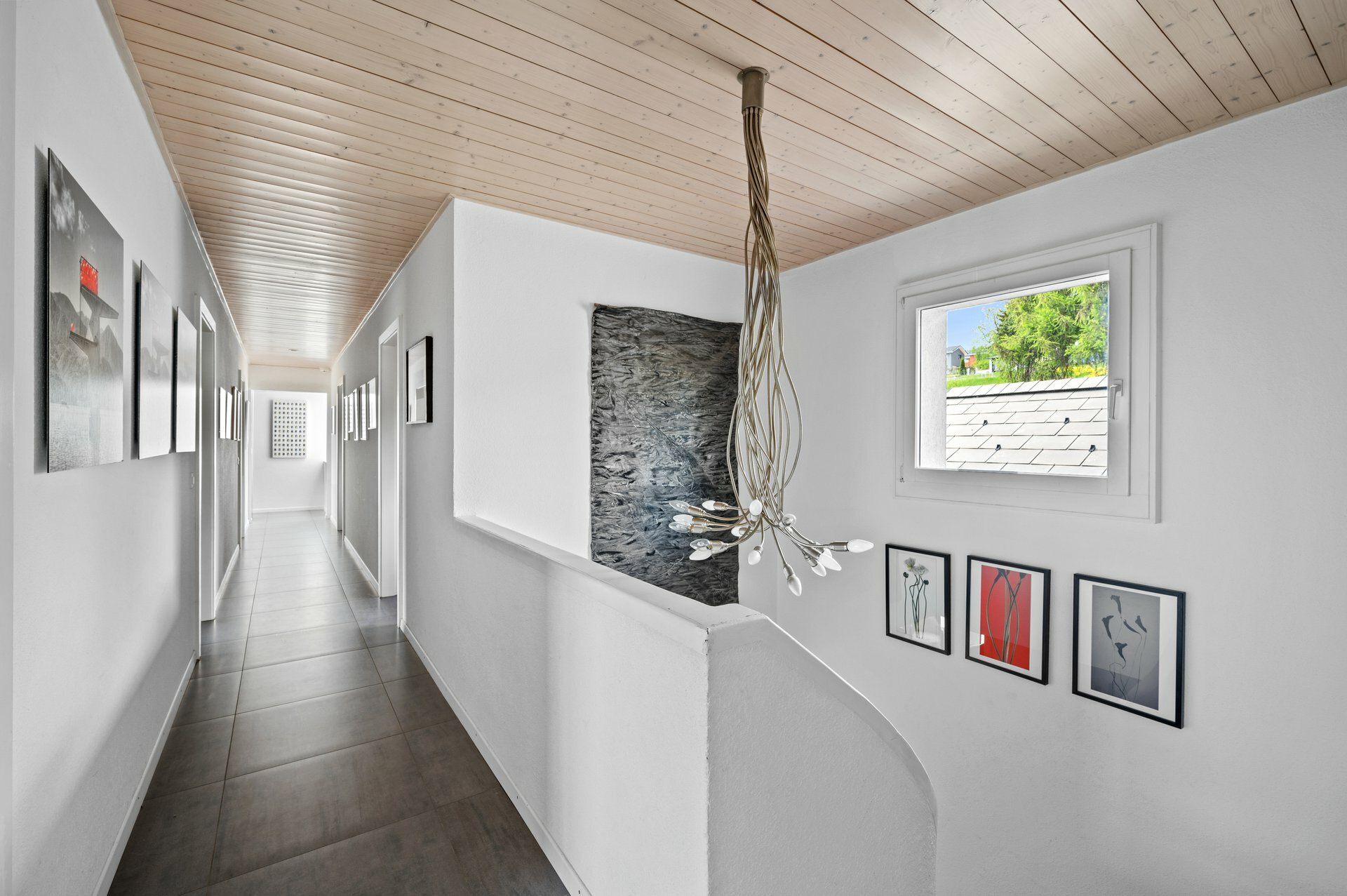 Couloir de distribution au 1er étage Couloir de distribution au 1er étage