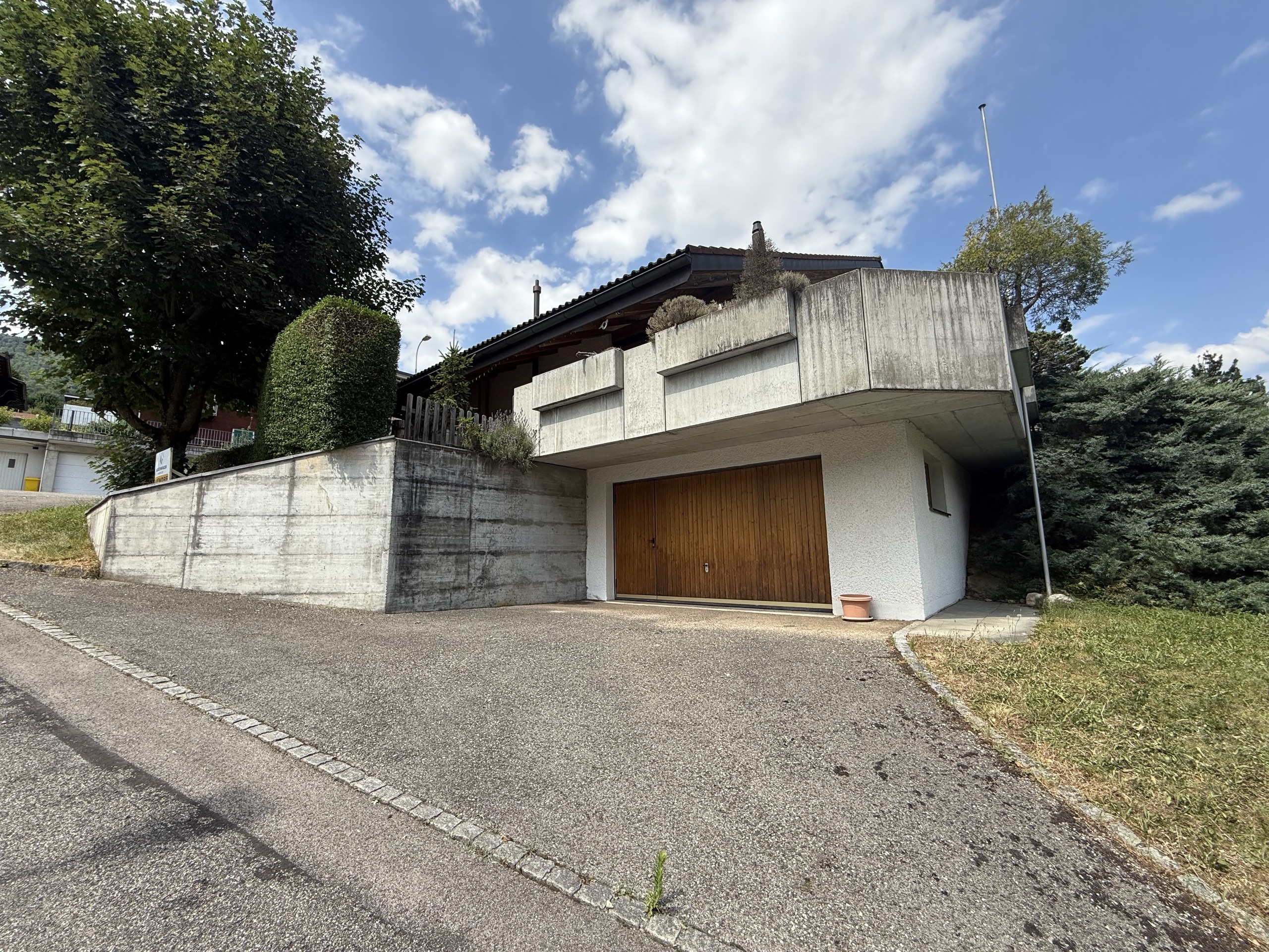 entrée côté garage