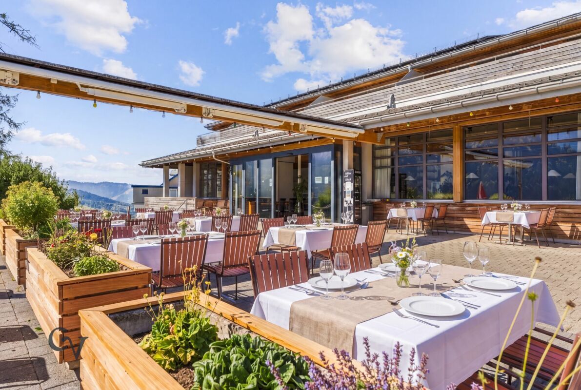 Terrasse links - Visualisierung bei Tageslicht