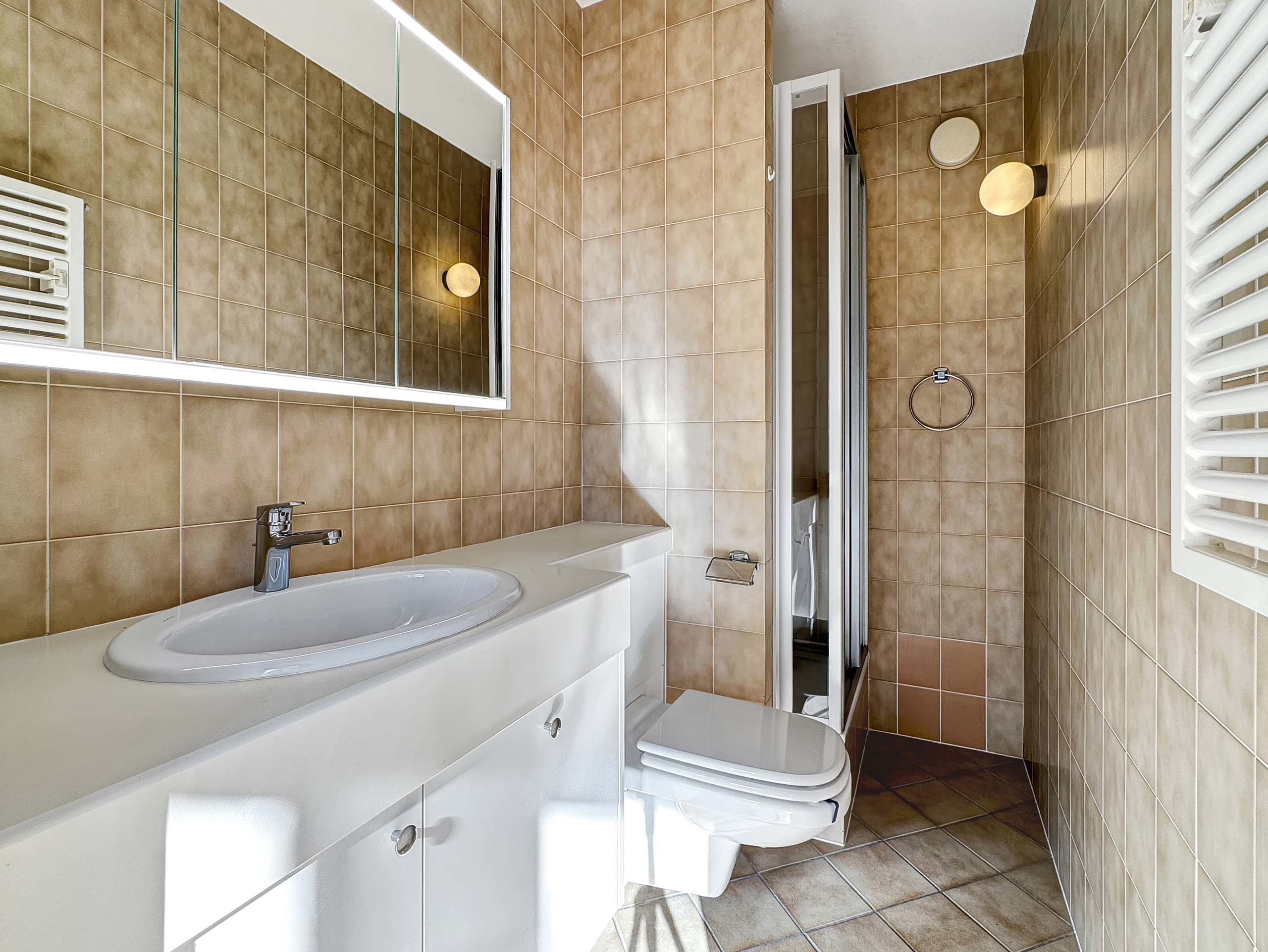 Salle de douche en suite de la chambre principale 