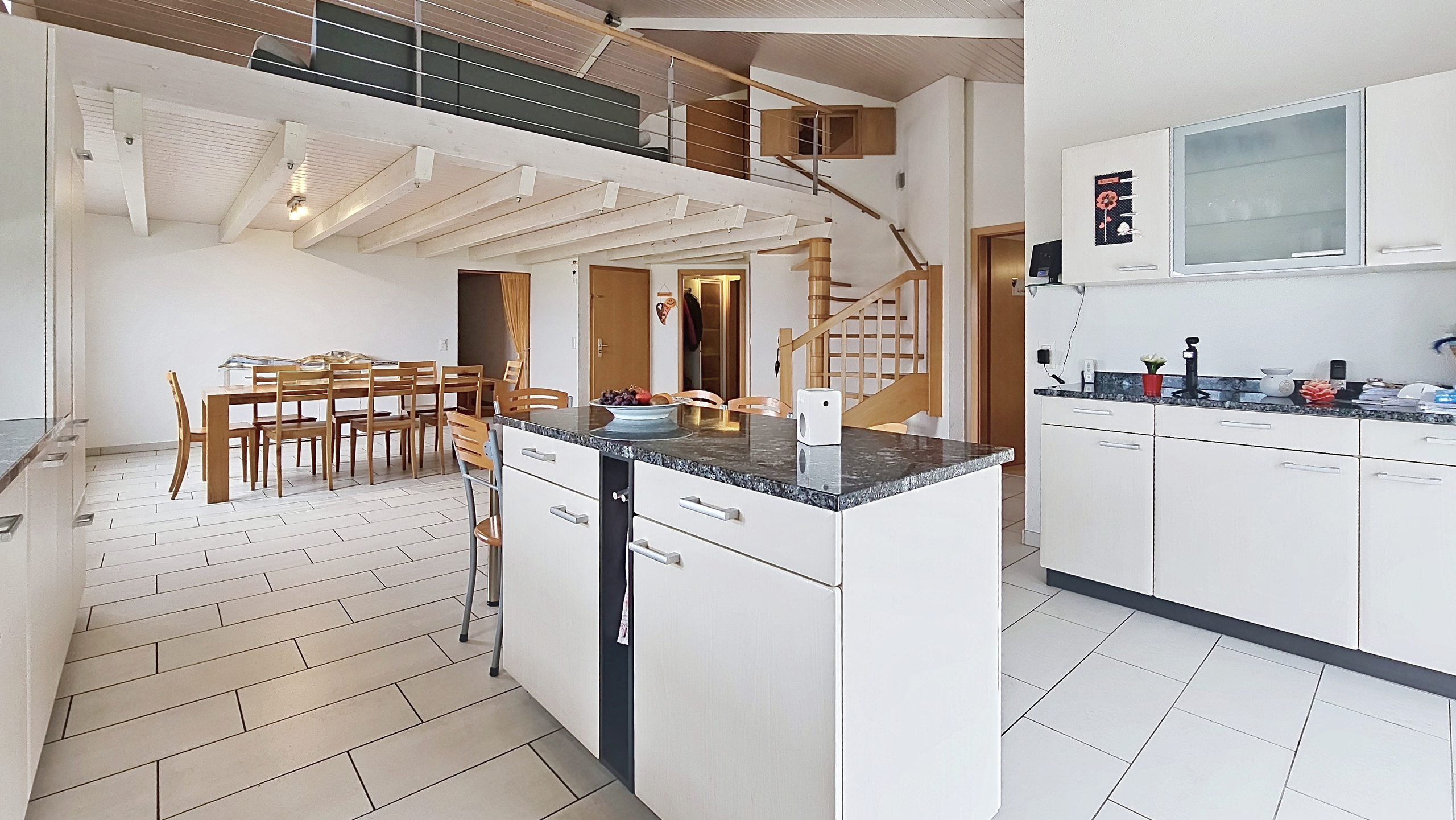 Appartement duplex 4.5 pces 1er étage Appartement duplex 4.5 pces 1er étage