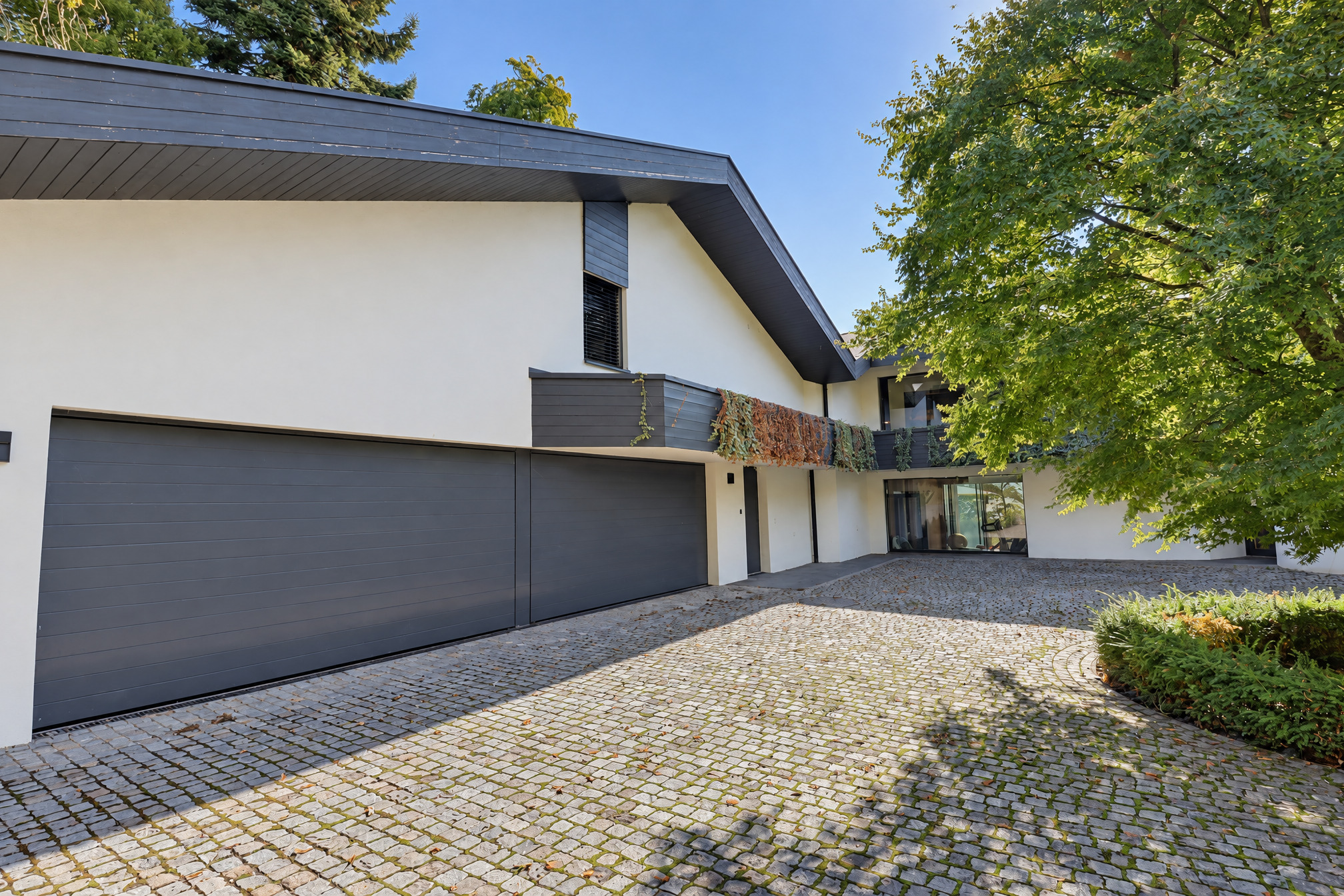 Exterior view 6