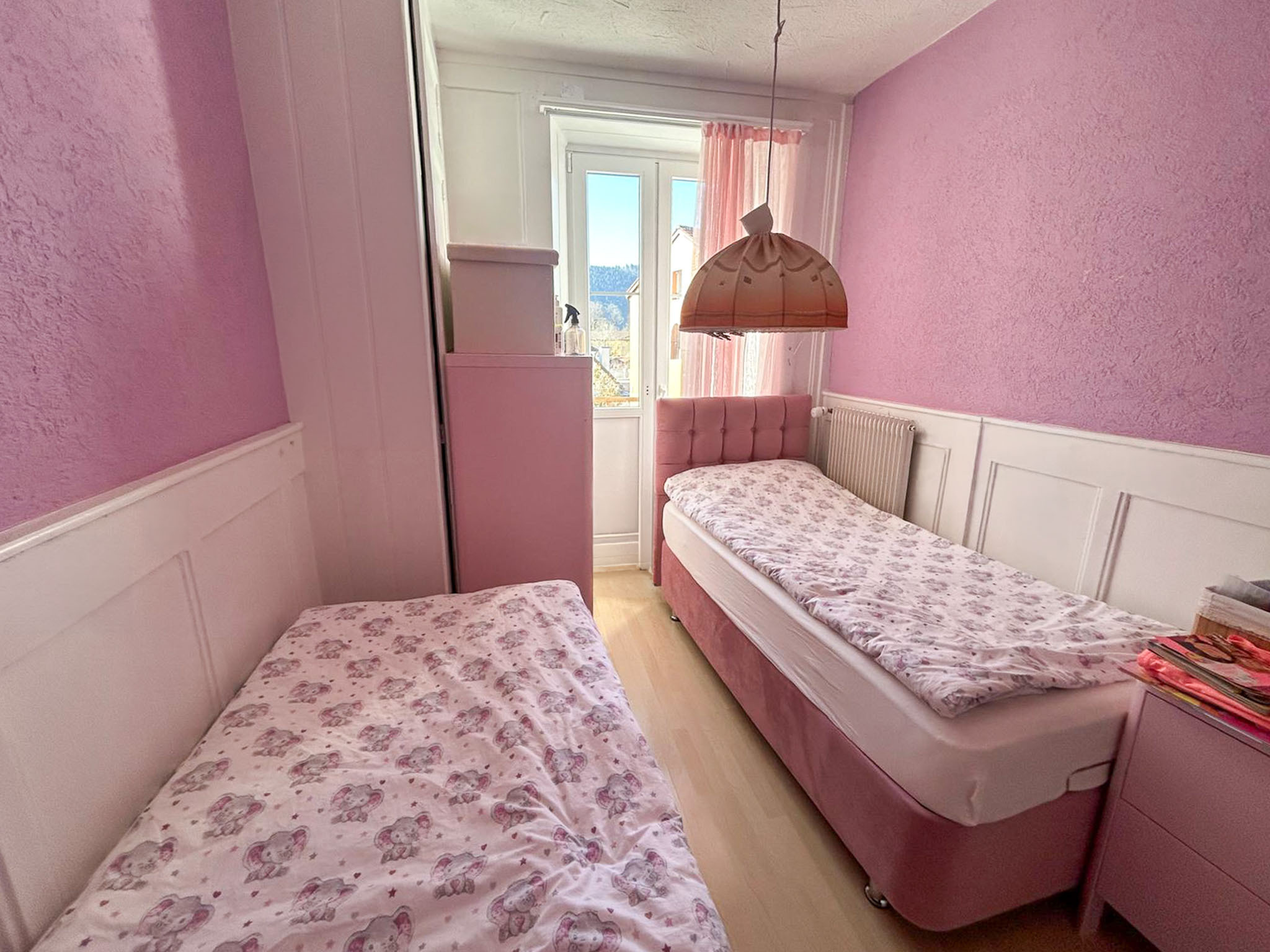 Chambre 2 avec accès au balcon