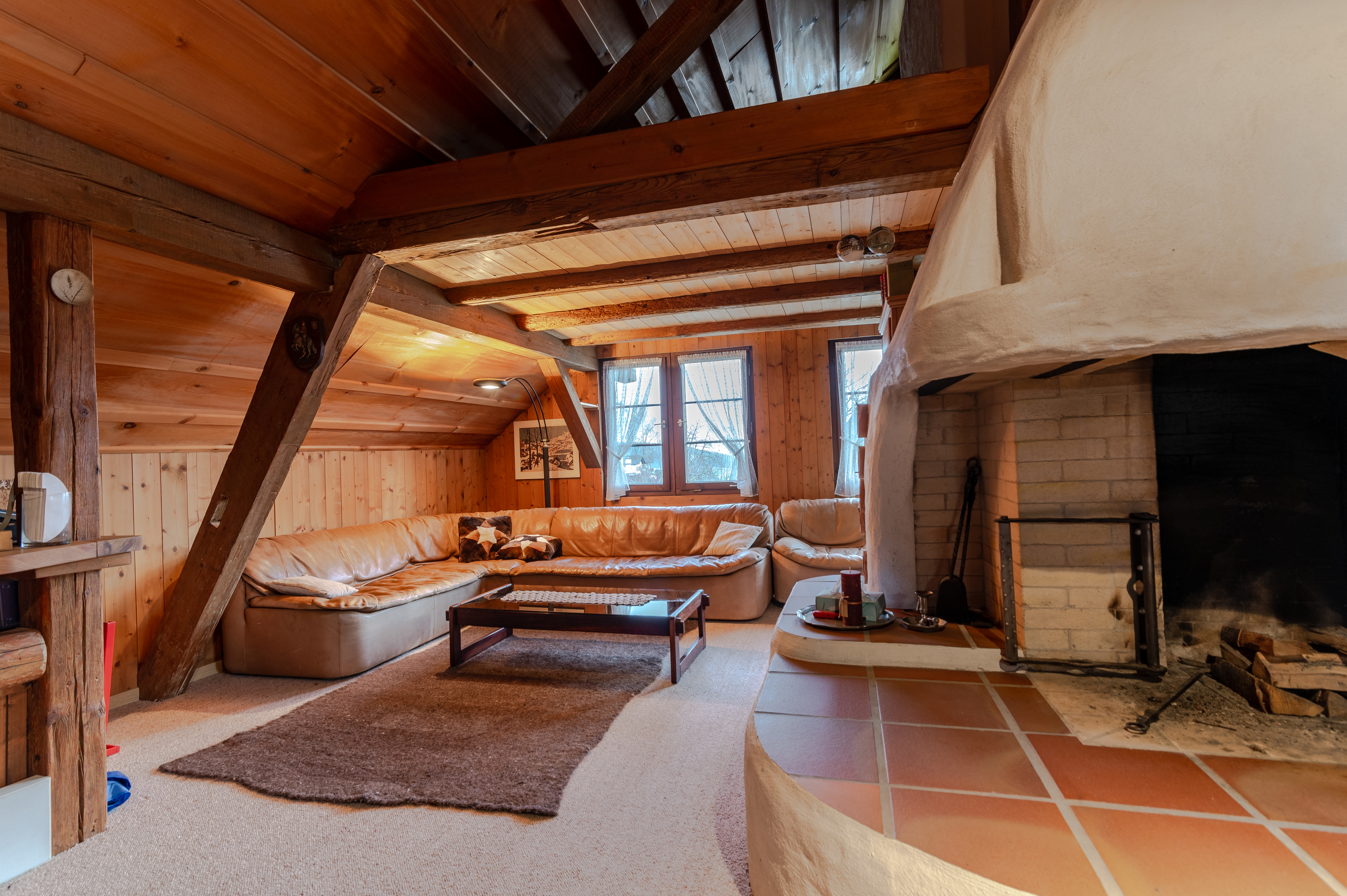 Wohnzimmer mit Cheminée im OG Wohnzimmer mit Cheminée im OG