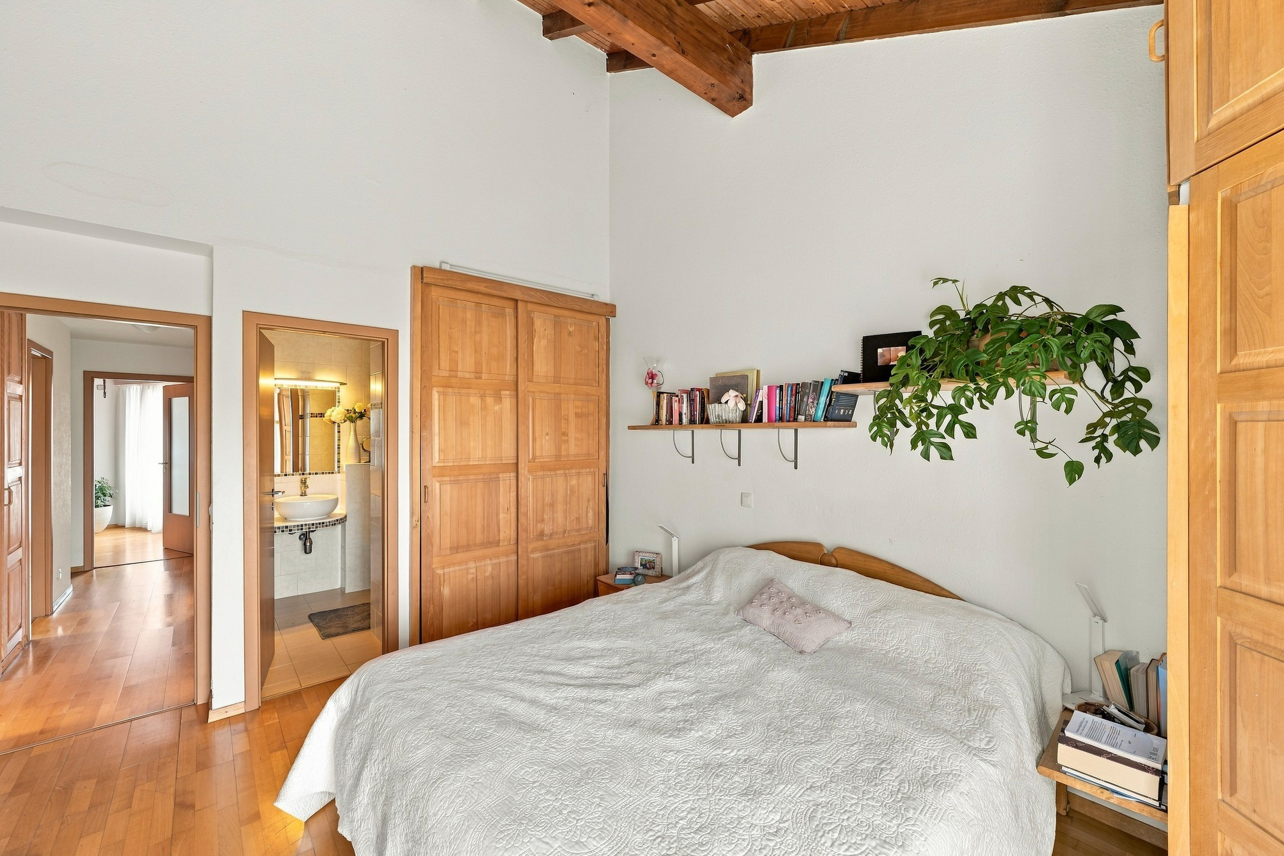 Interior view 6