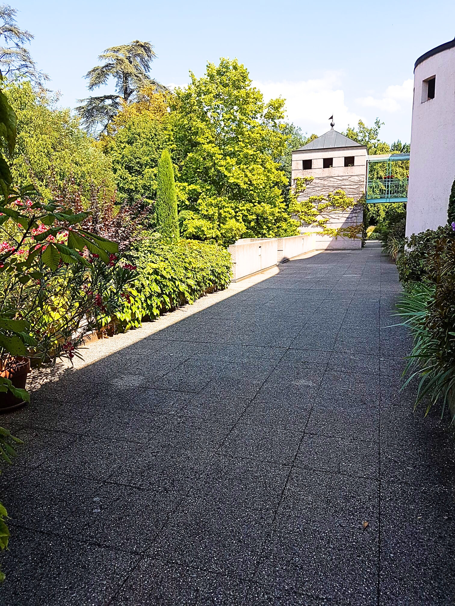 Exterior view 10